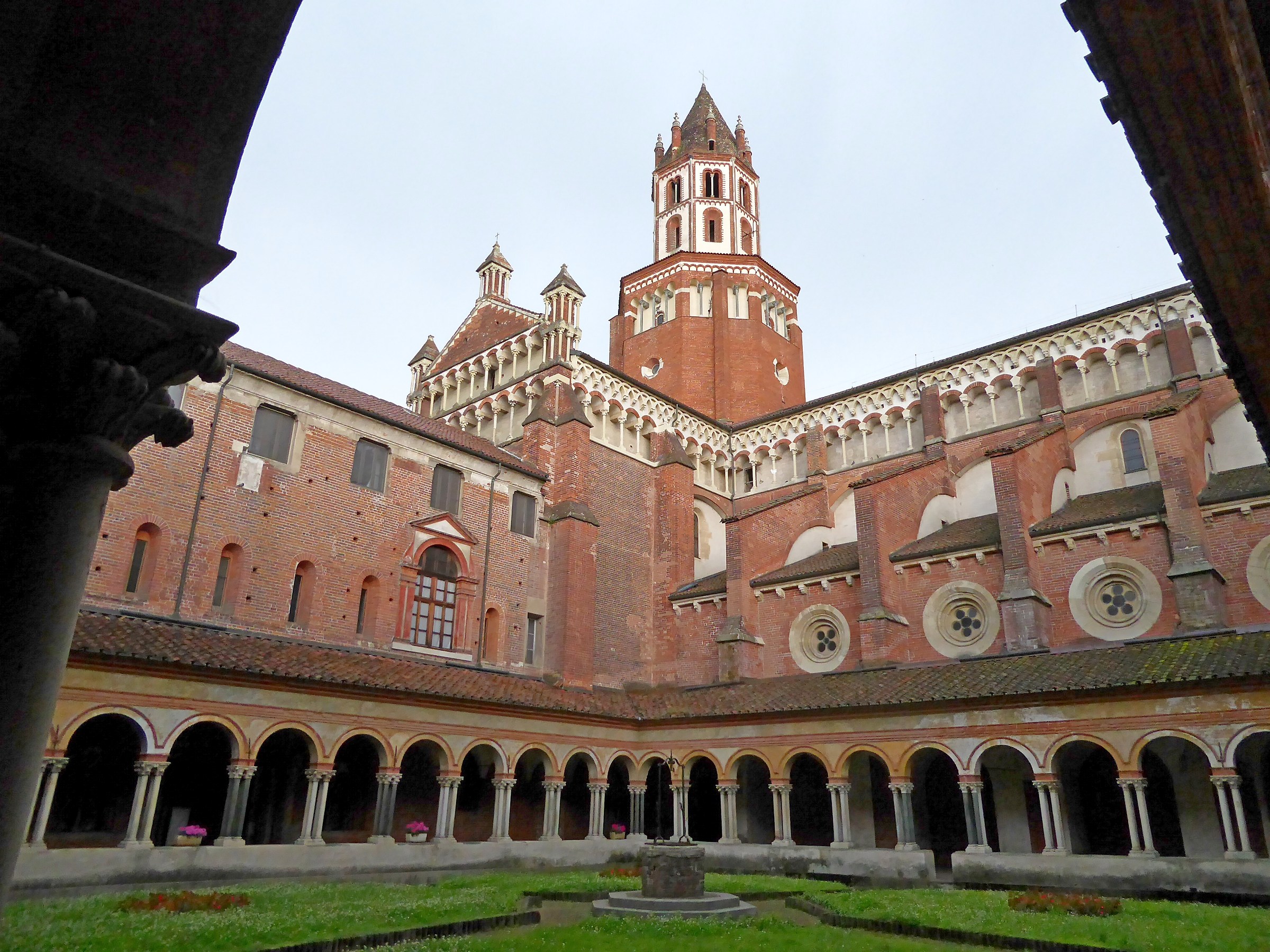 chiostro basilica sant'Andrea - Vercelli