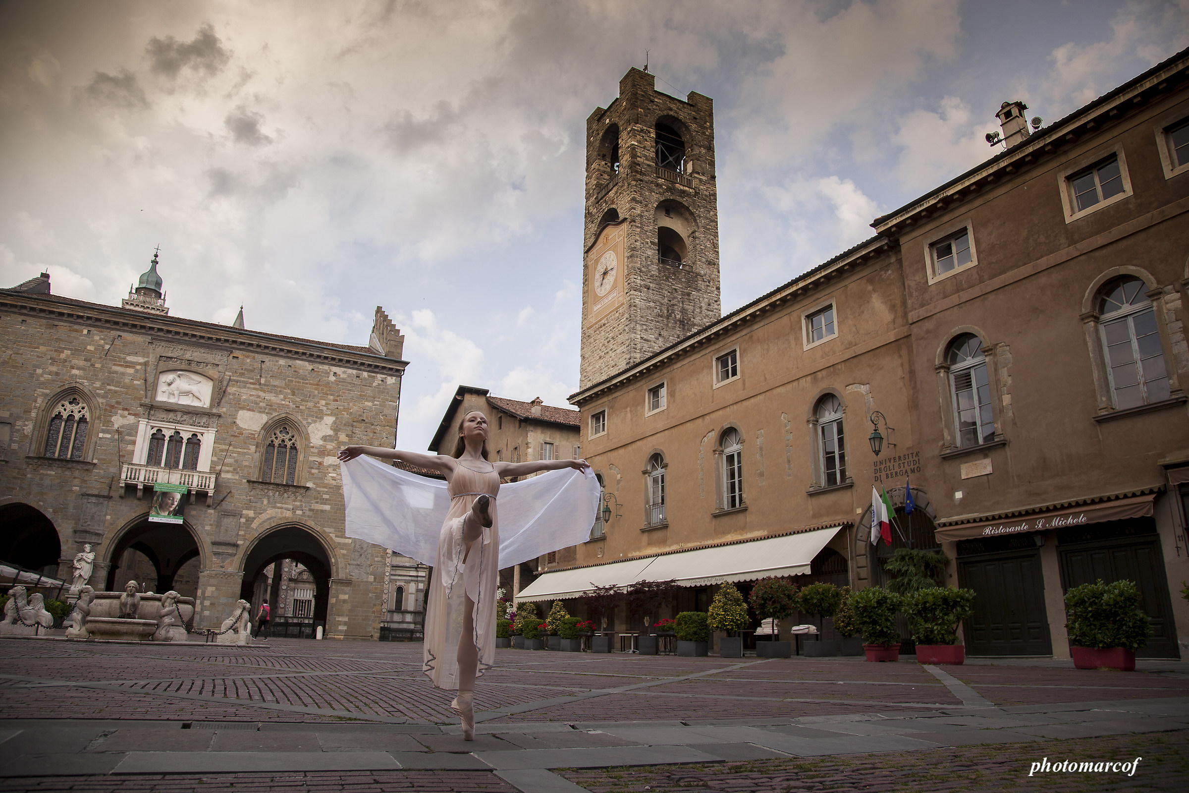 dancing in Bergamo high