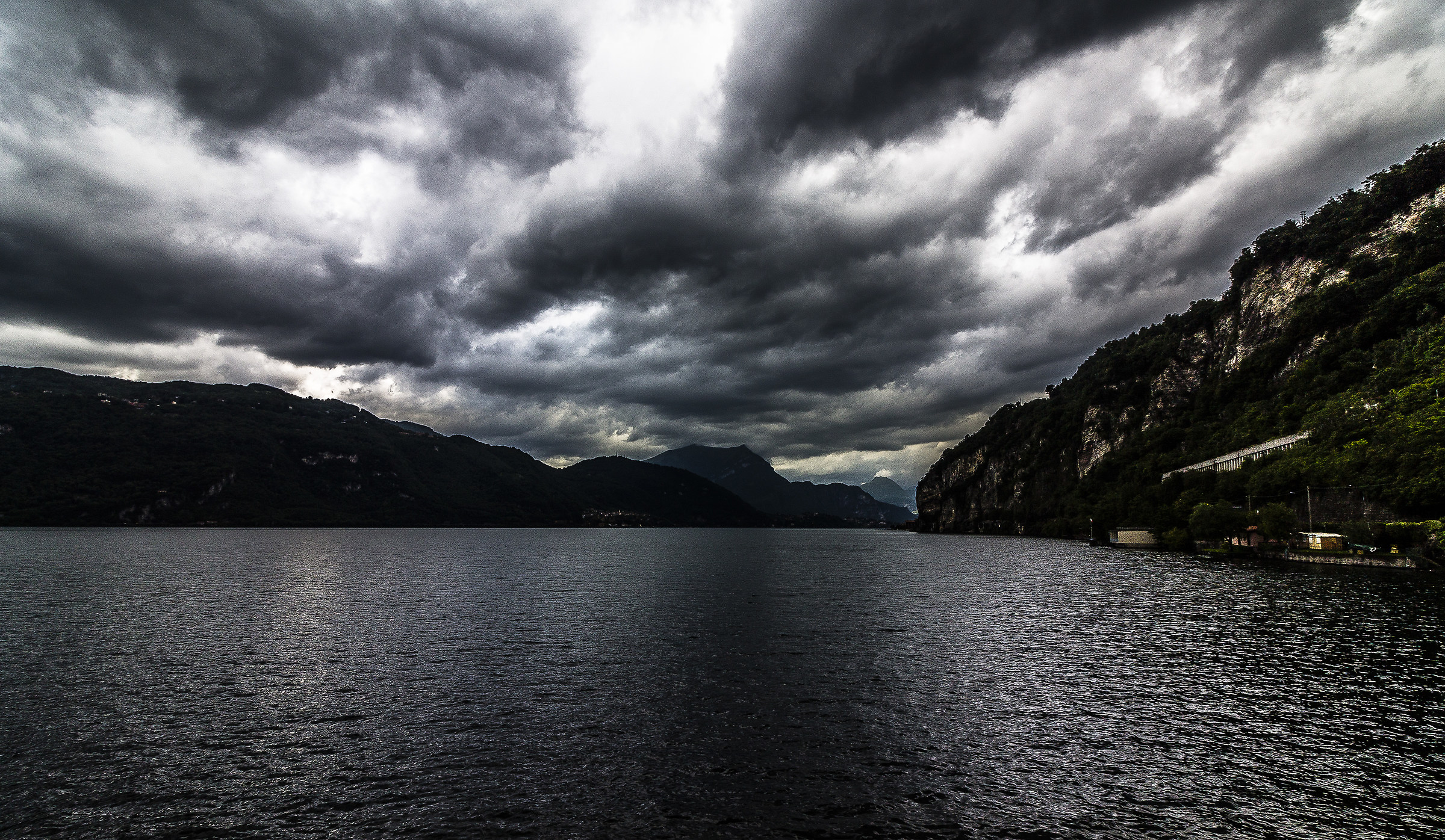 Black clouds on the lario