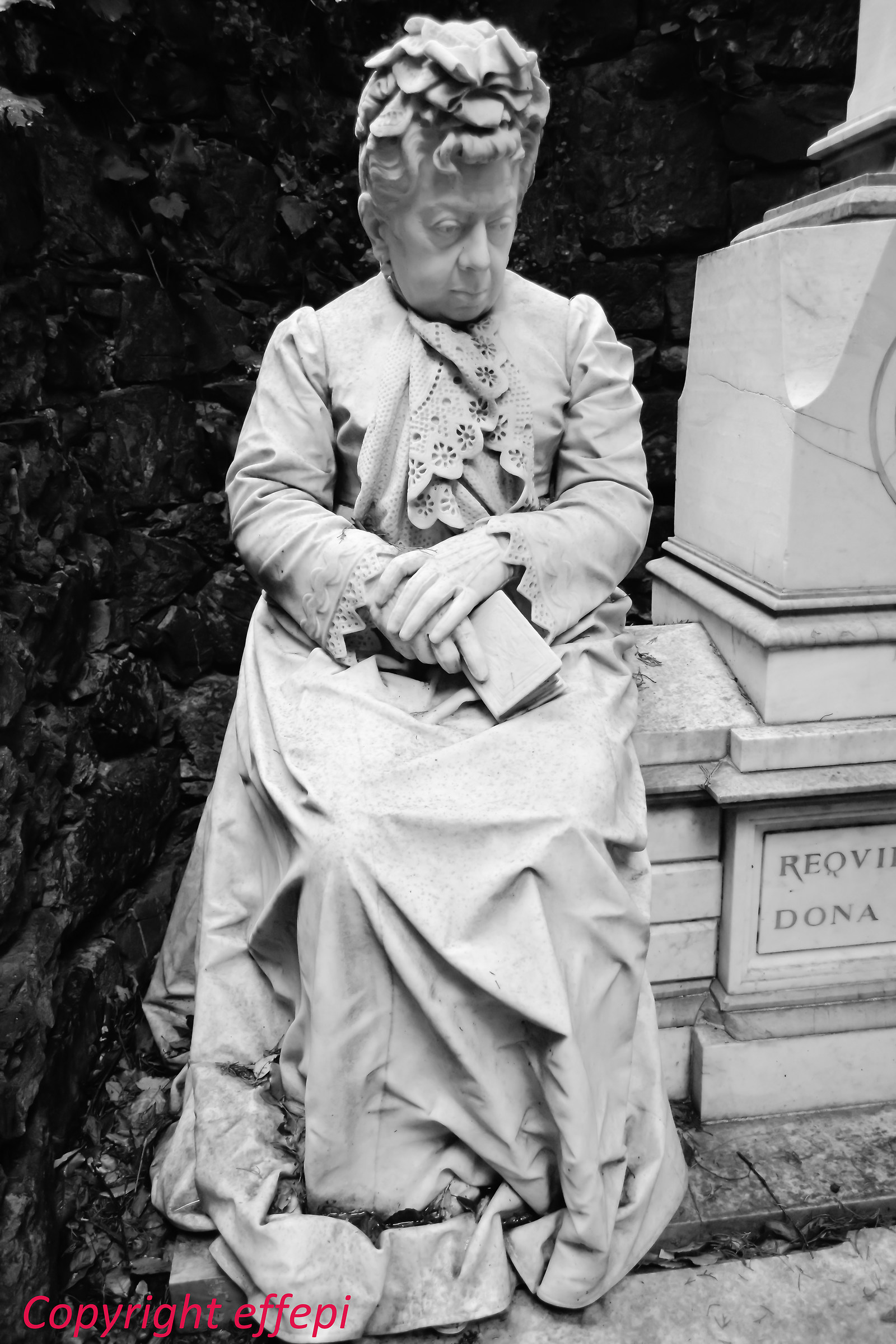 Tomba Pescia Teresa (L.Orengo 1897)