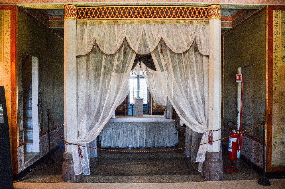 Internal Chinese Palazzina, Canopy King