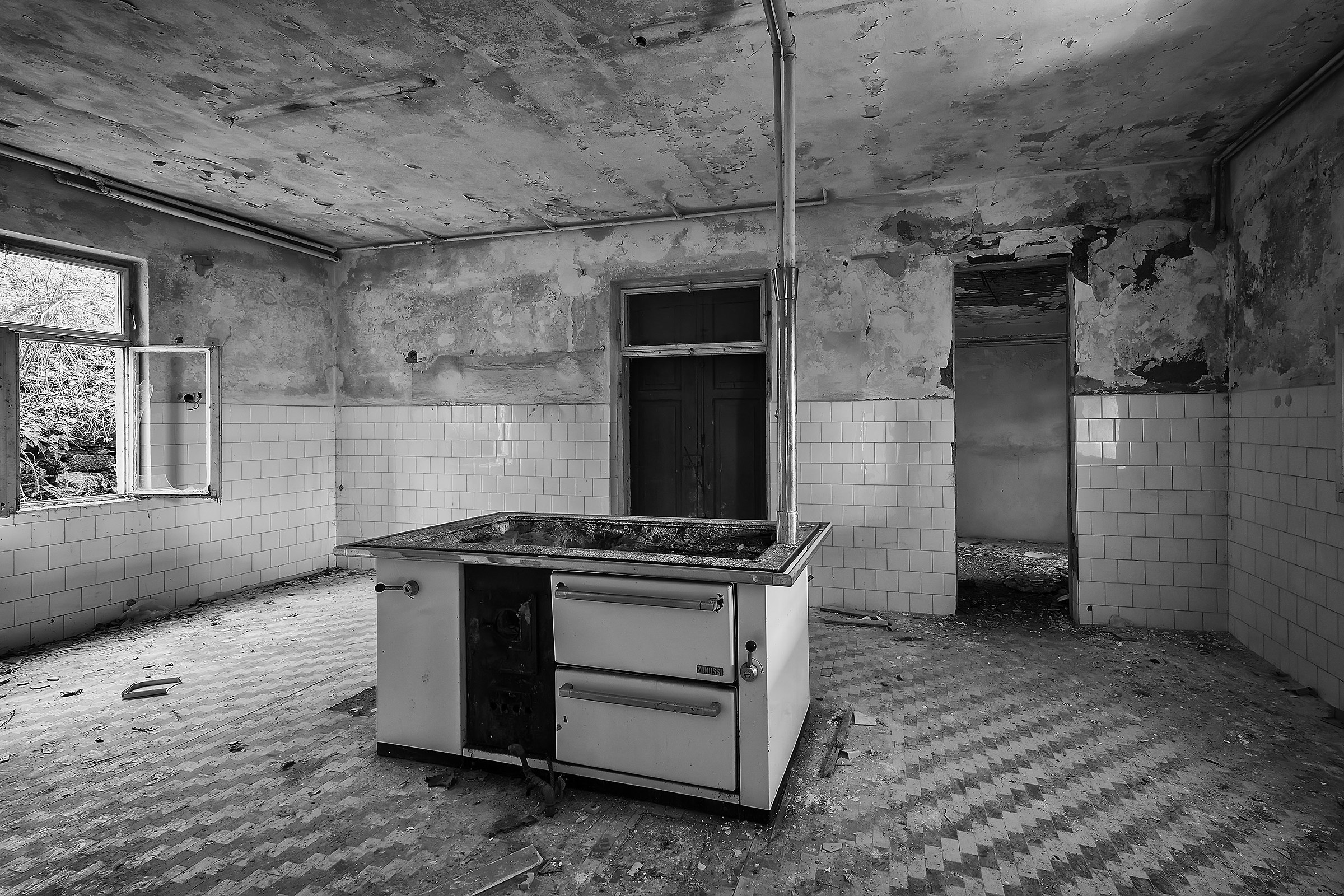 Hotels ... abandoned ...