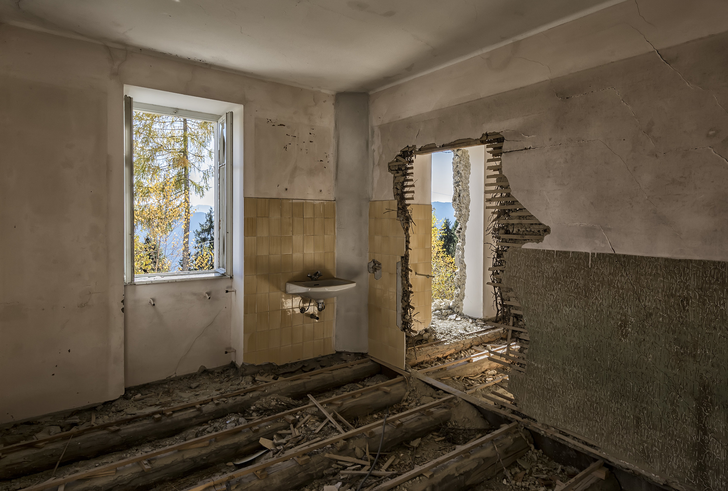 Hotels ... abandoned ...