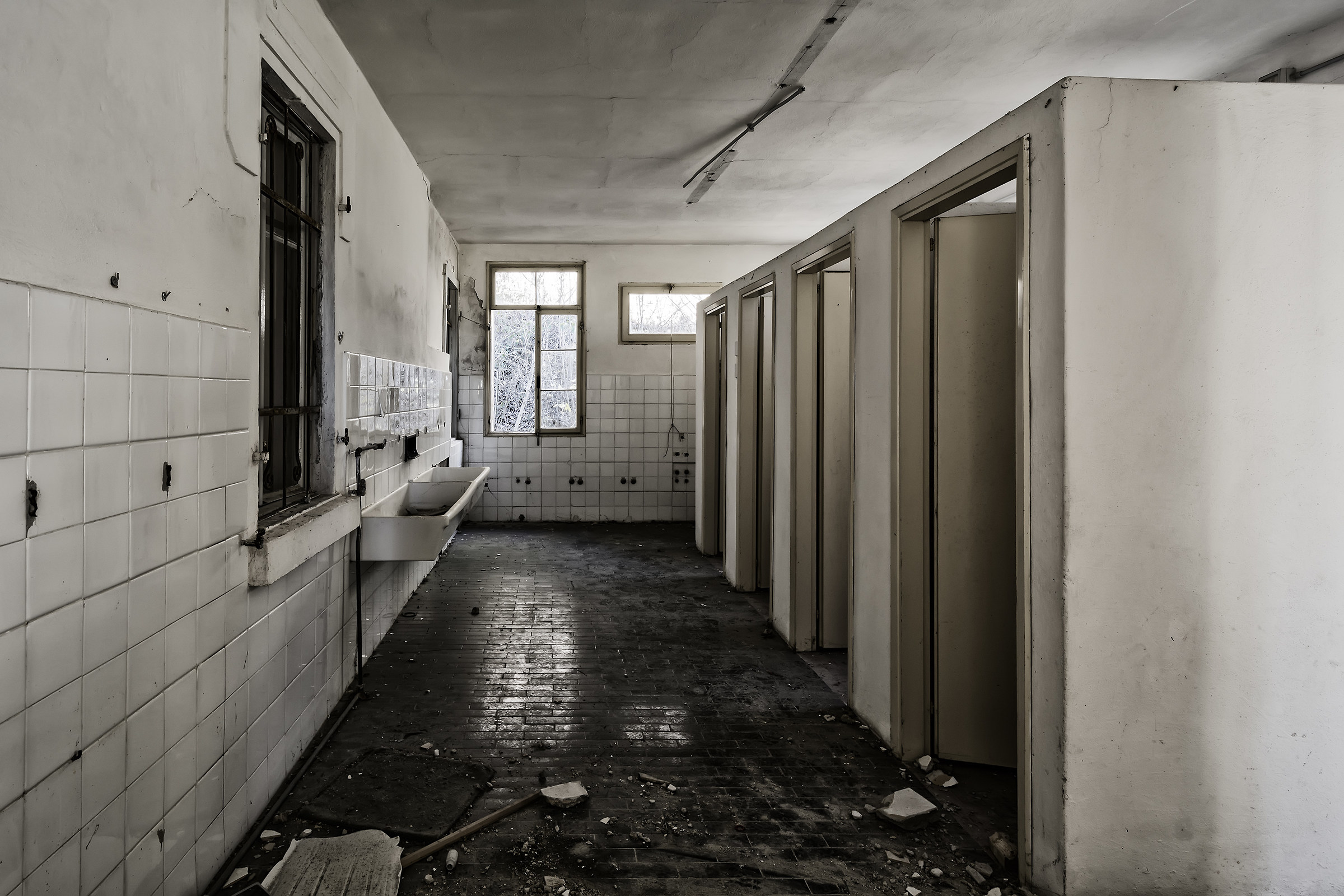 Hotels ... abandoned ...