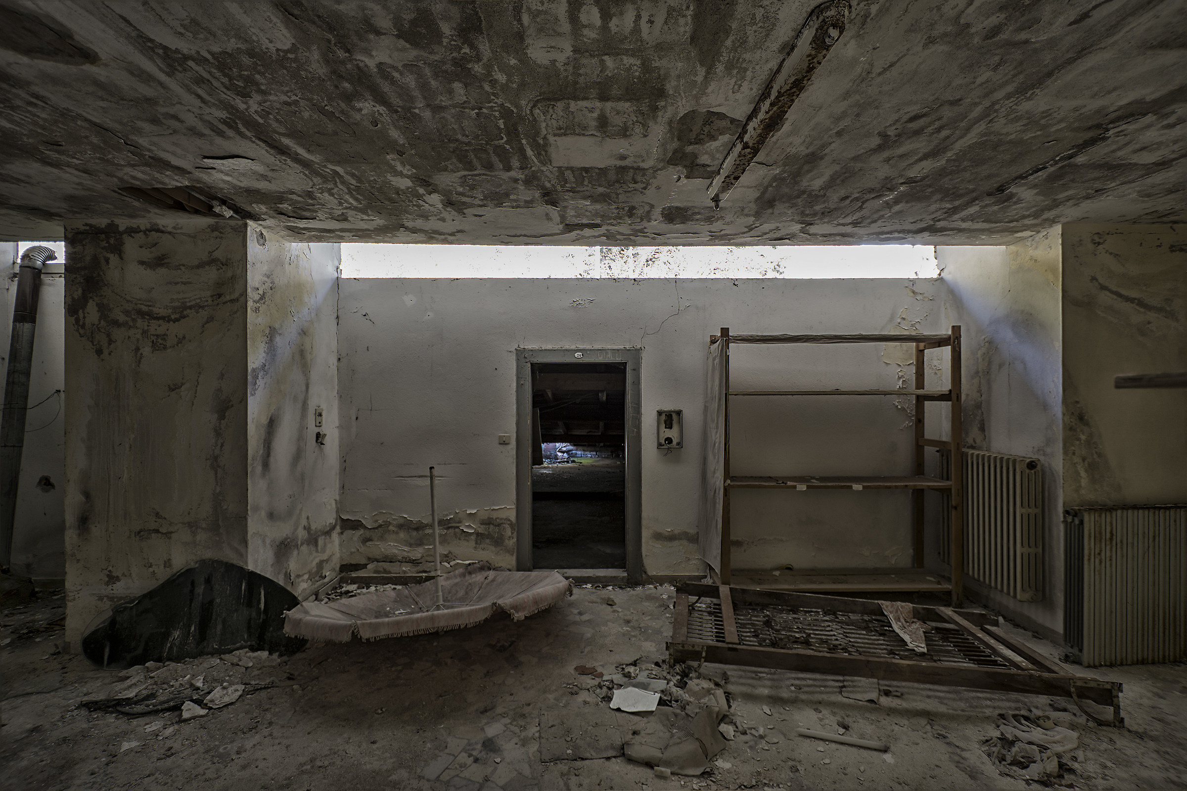 Hotels ... abandoned ...