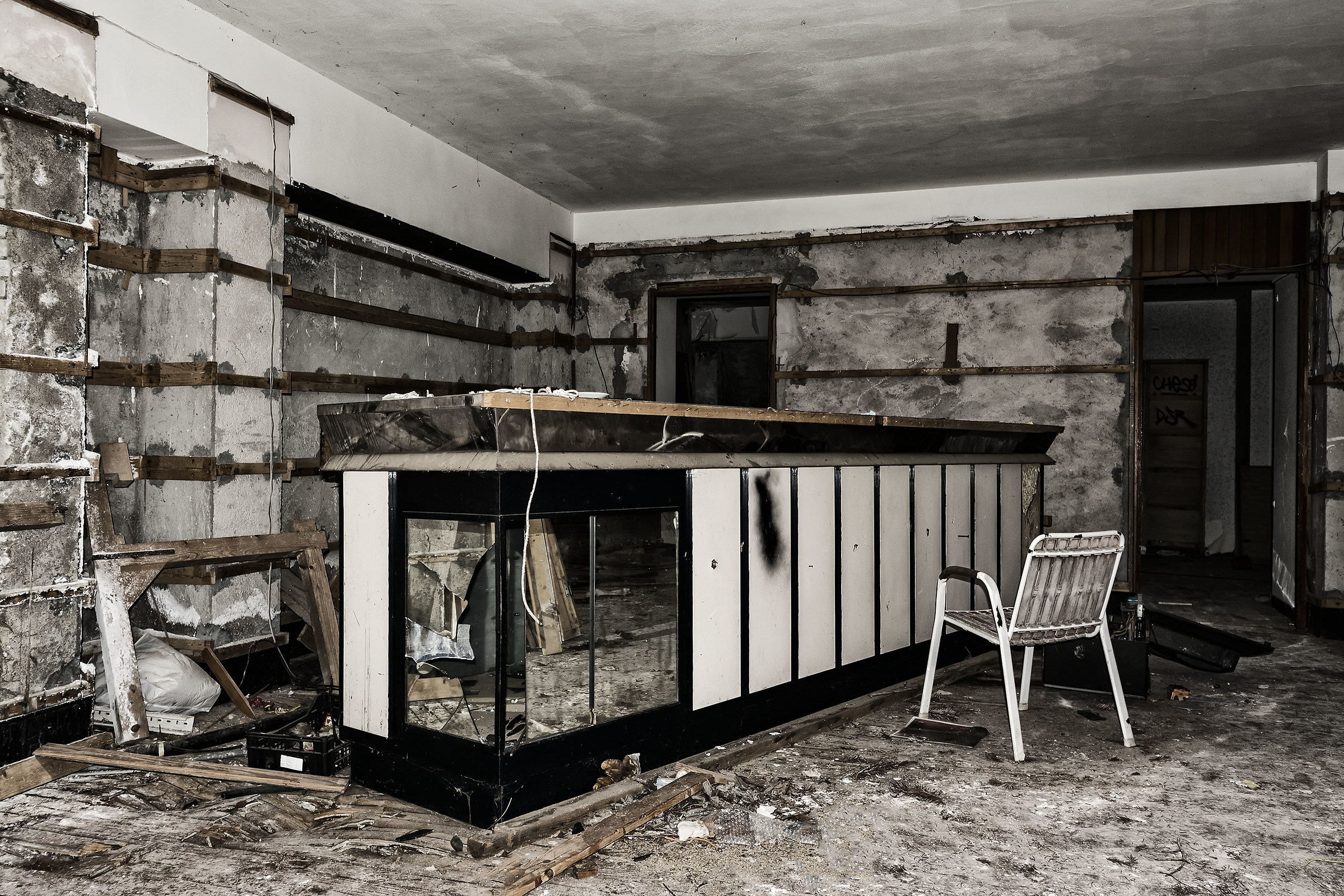 Hotels ... abandoned ...