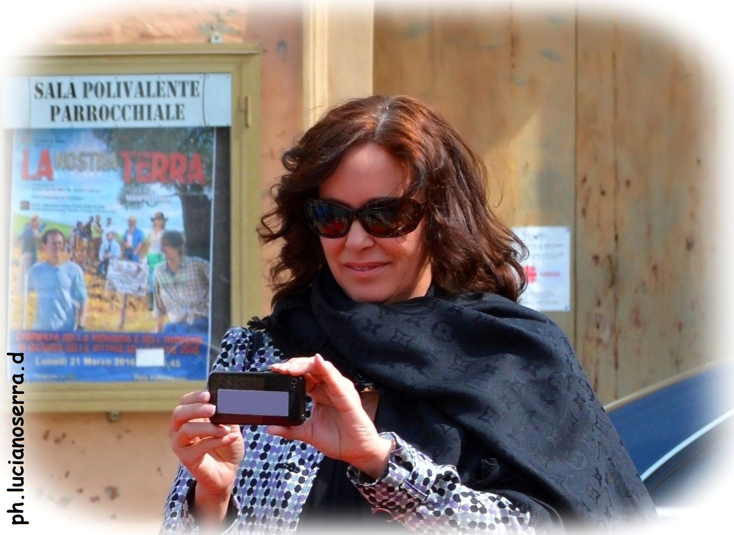 l 'actress Clarissa Burt ... in photographing version