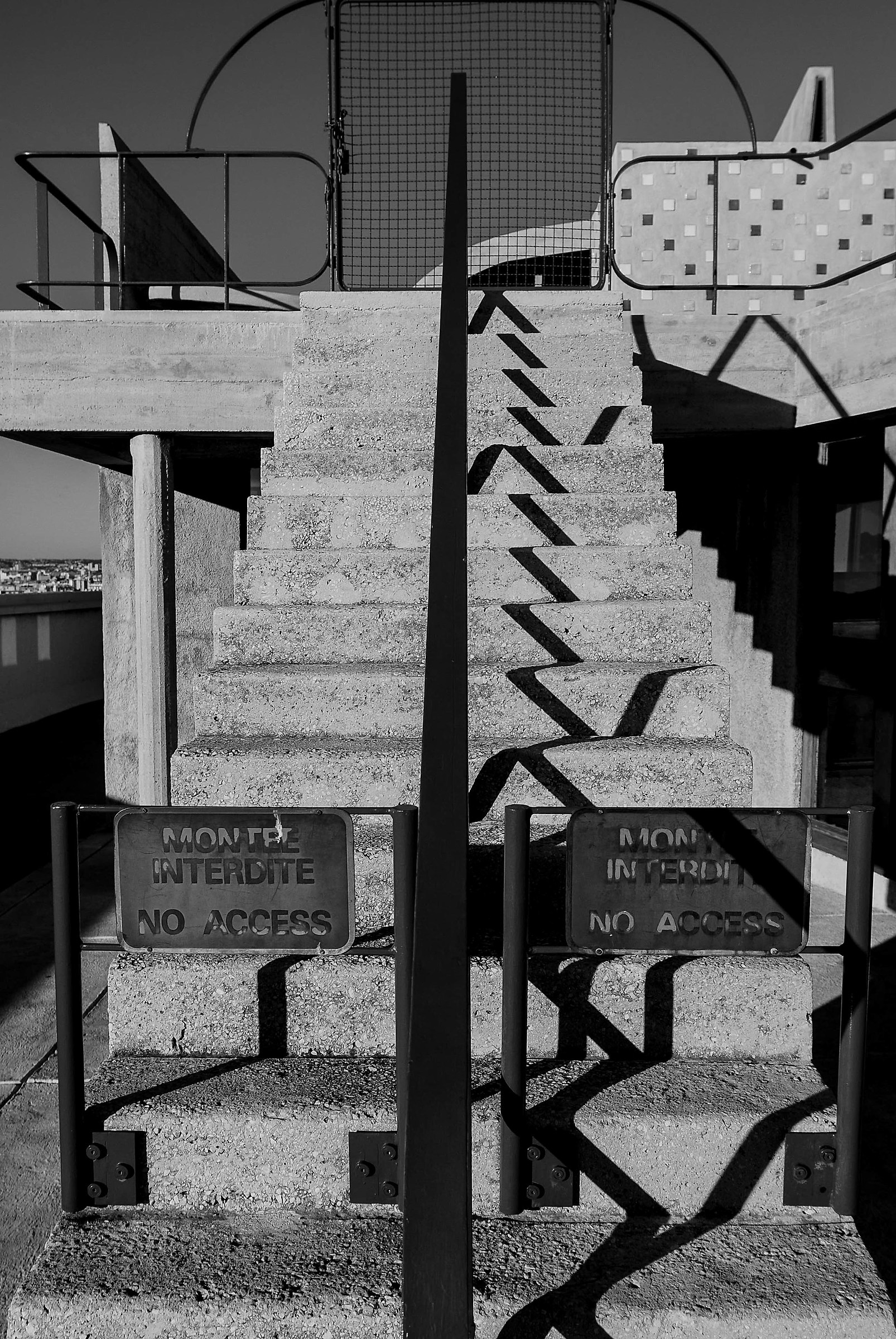 Unité d'Habitation. montée interdite