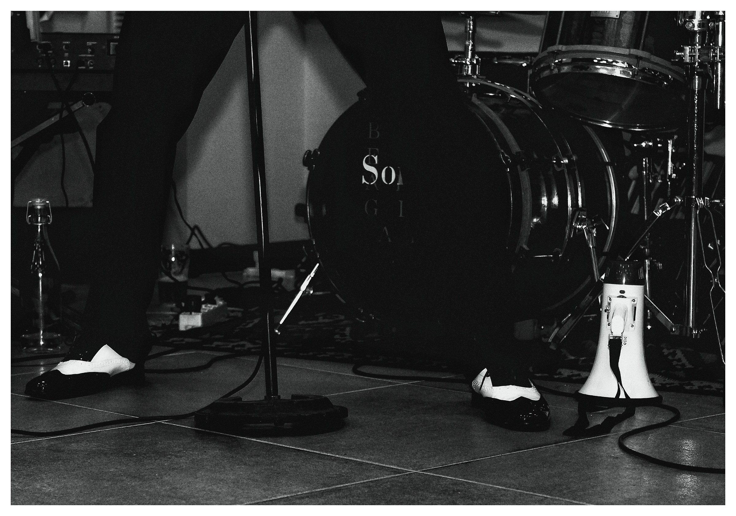 singer's white shoes