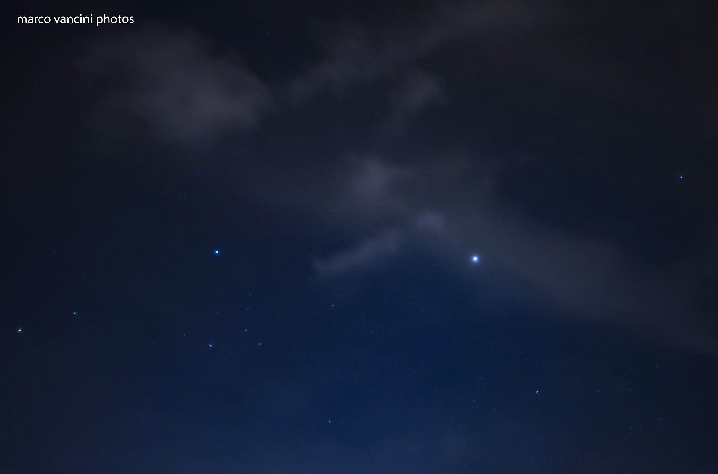 quei punti bianchi nel cielo