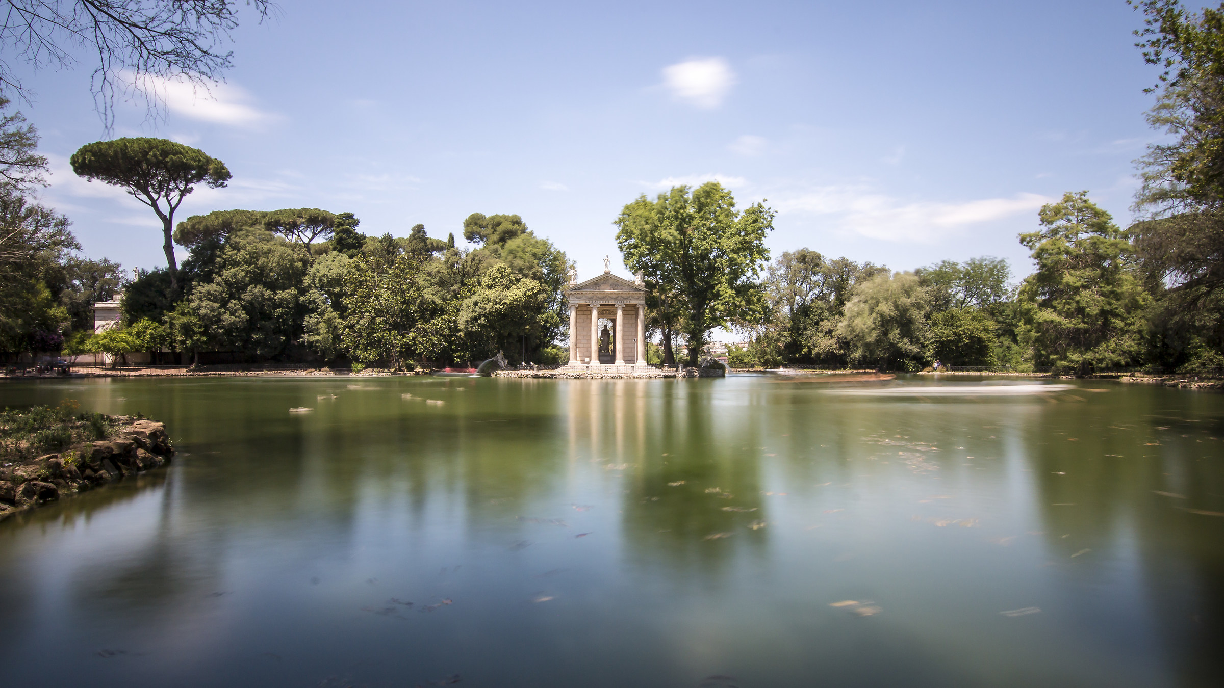 Villa Borghese pond