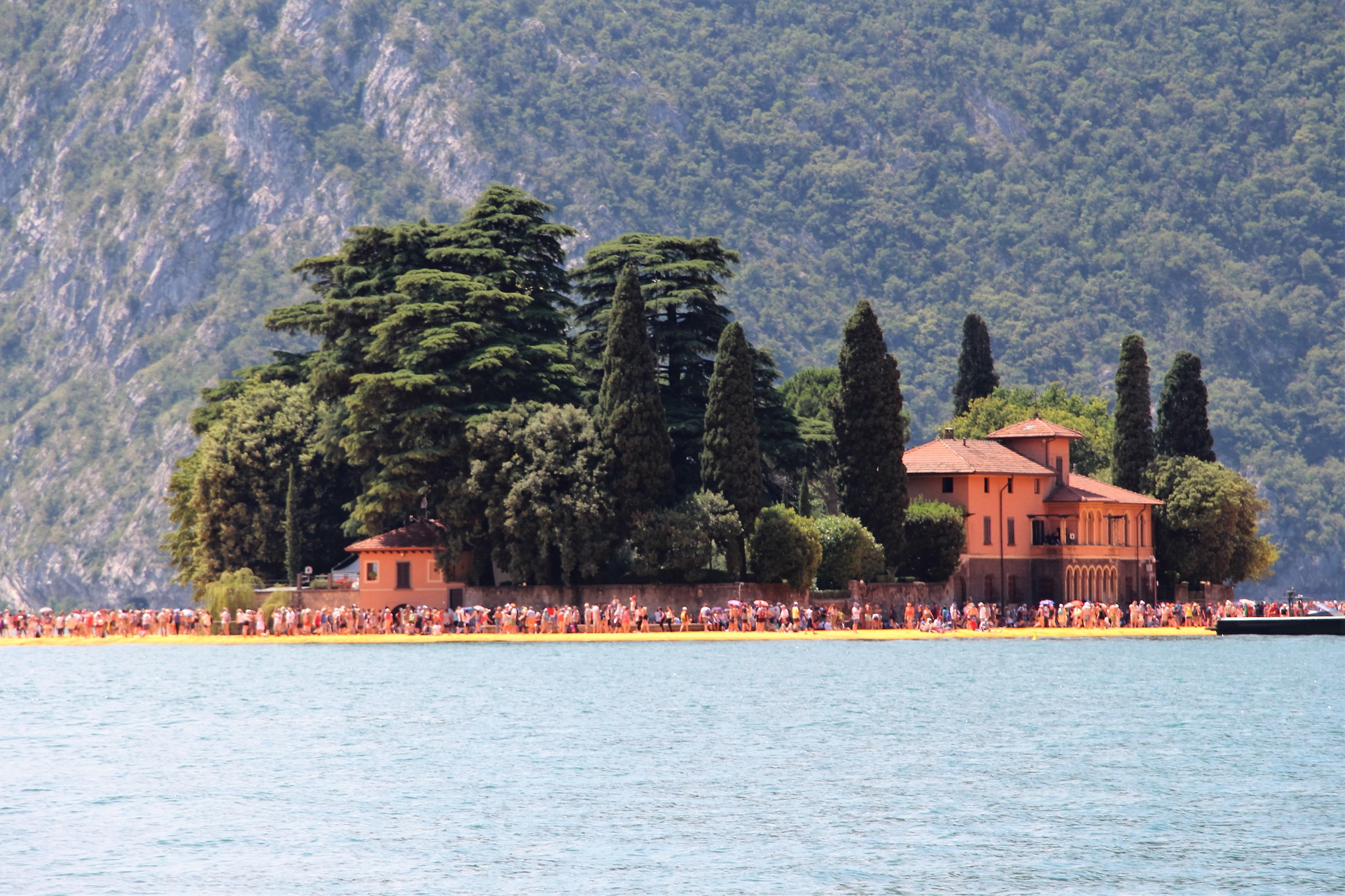 Lago d'Iseo Camminando sull'acqua