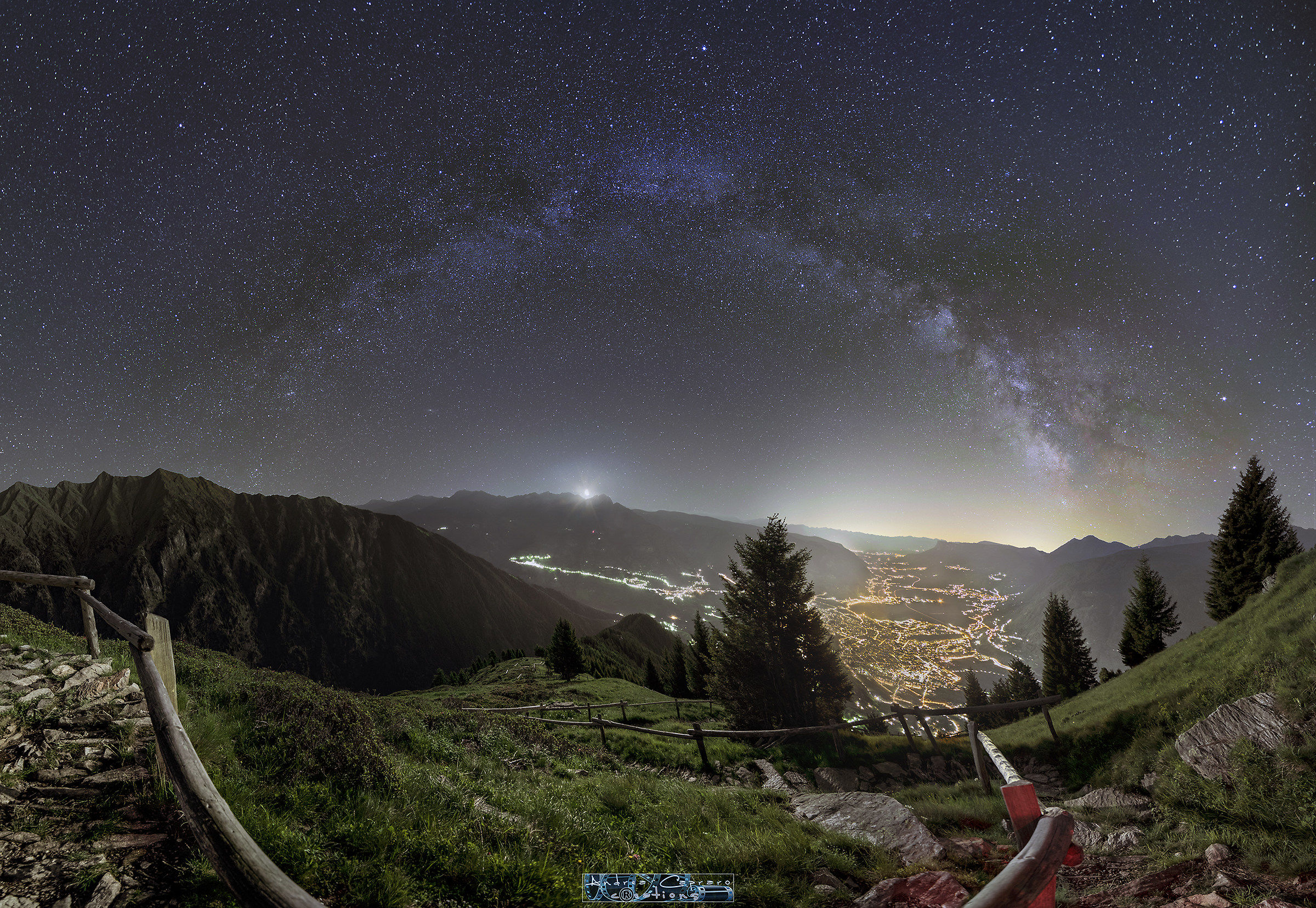 moonrise under the arch.