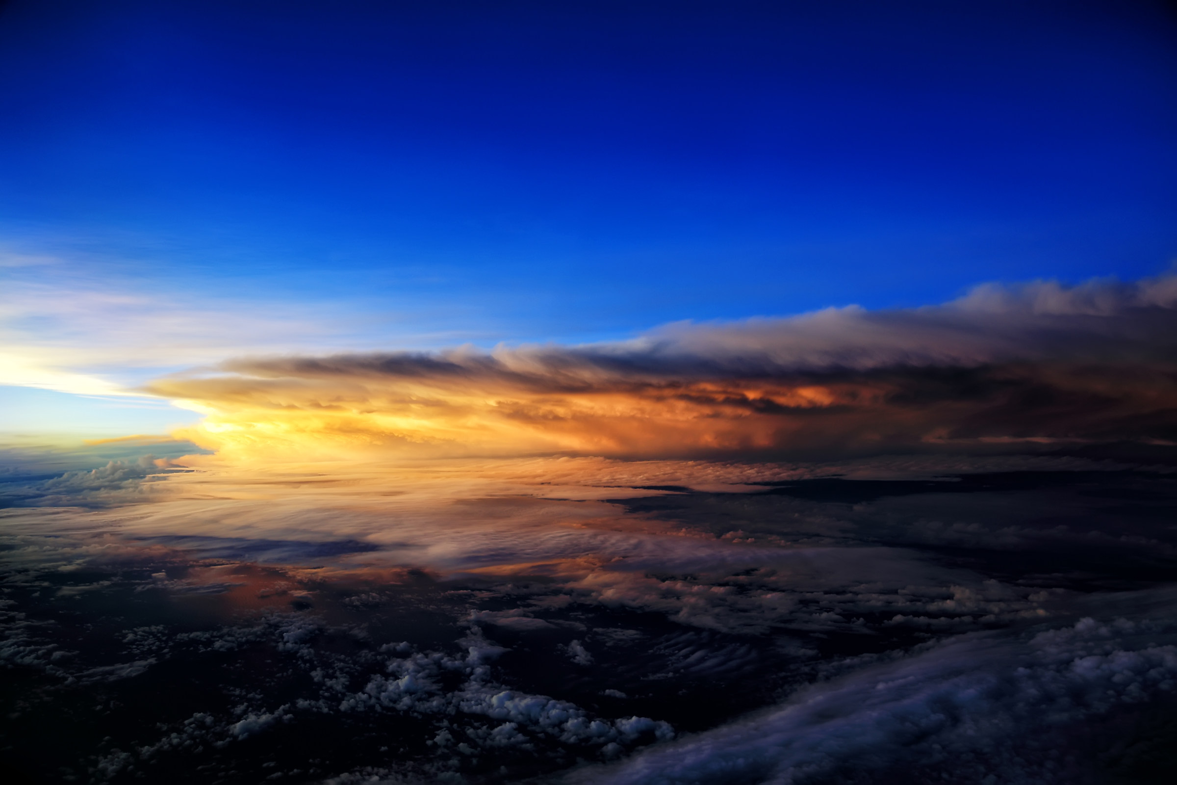 In the Indian Ocean flight with monsoon clouds