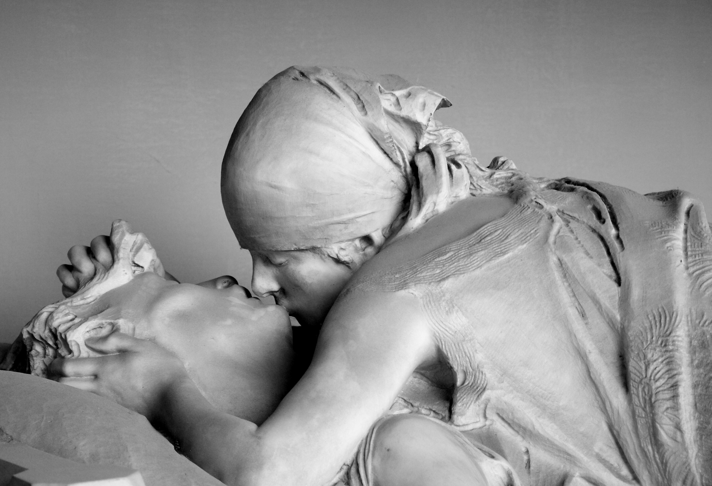 The kiss in black and white