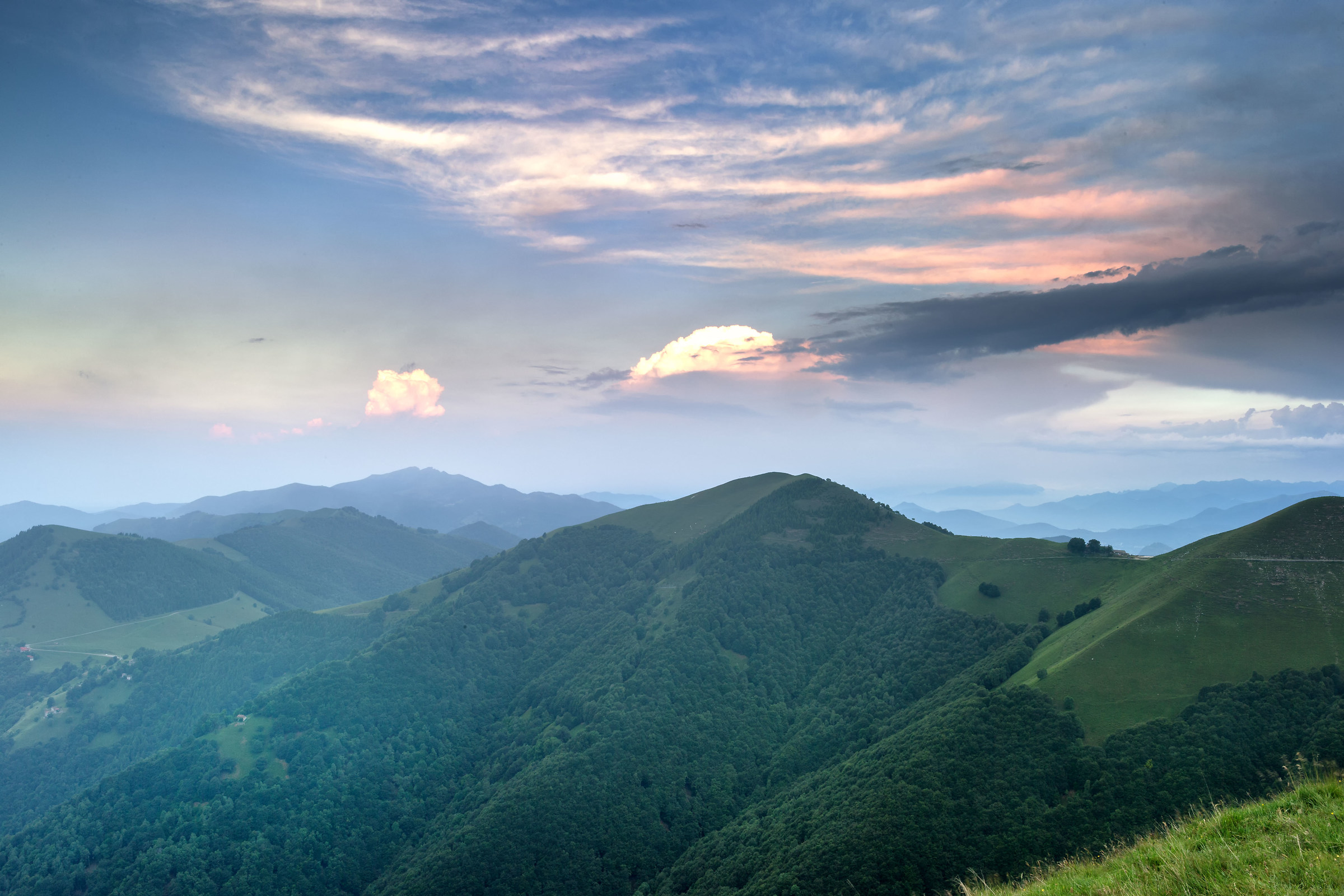 Dawn in the mountains Larian 2