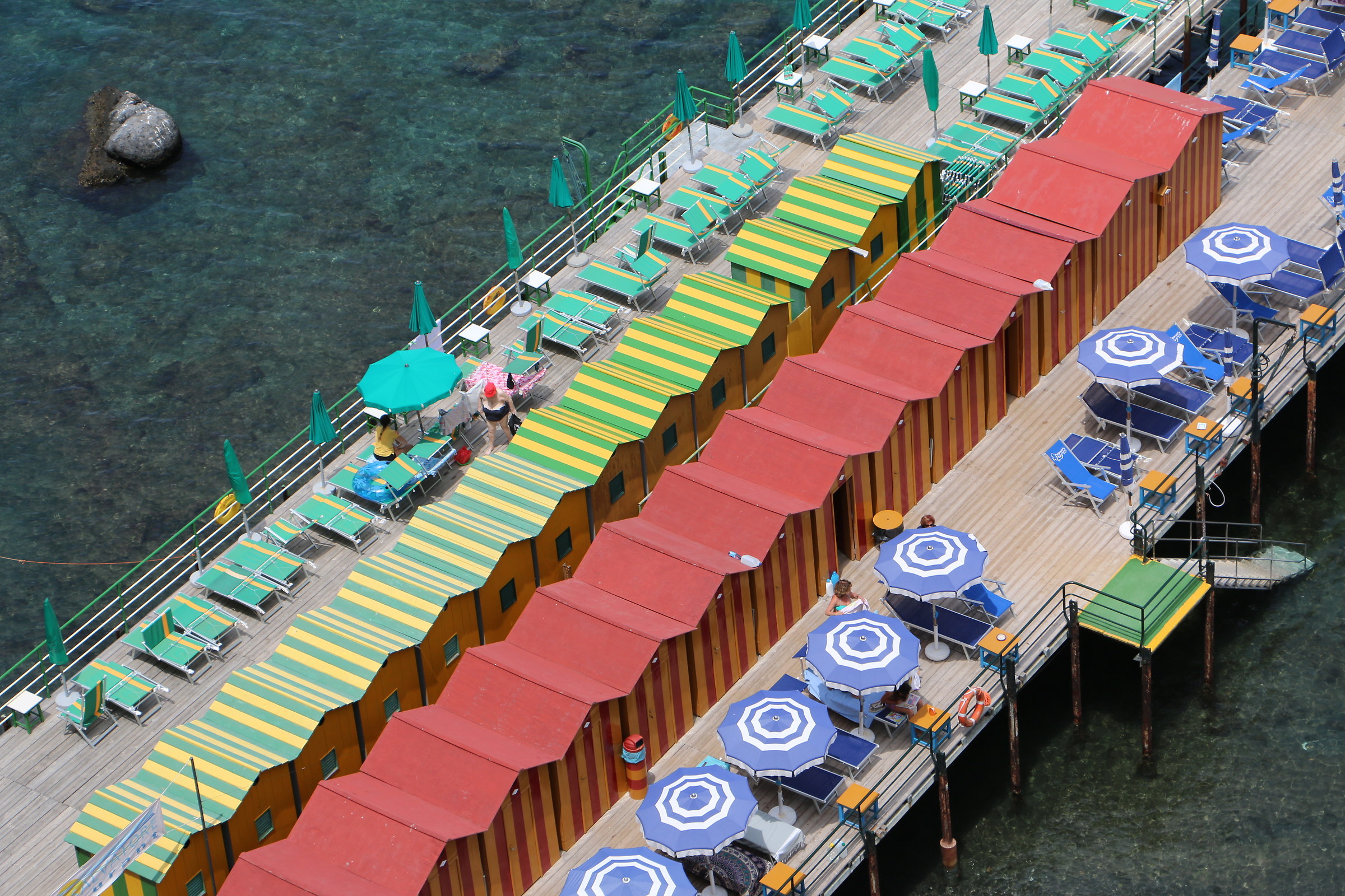 Guardando da sopra in giu. - 2 -