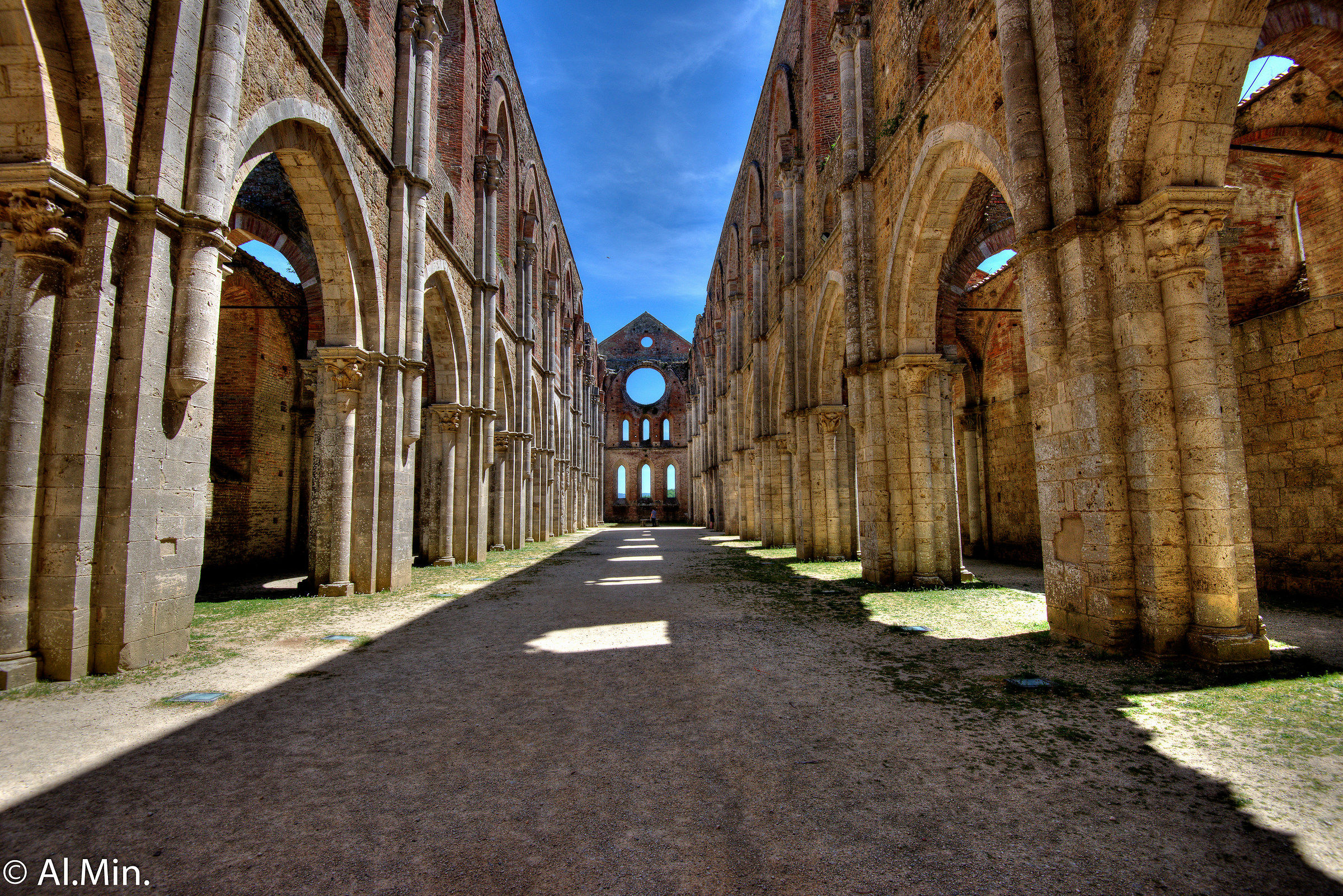 S. Galgano interno giorno