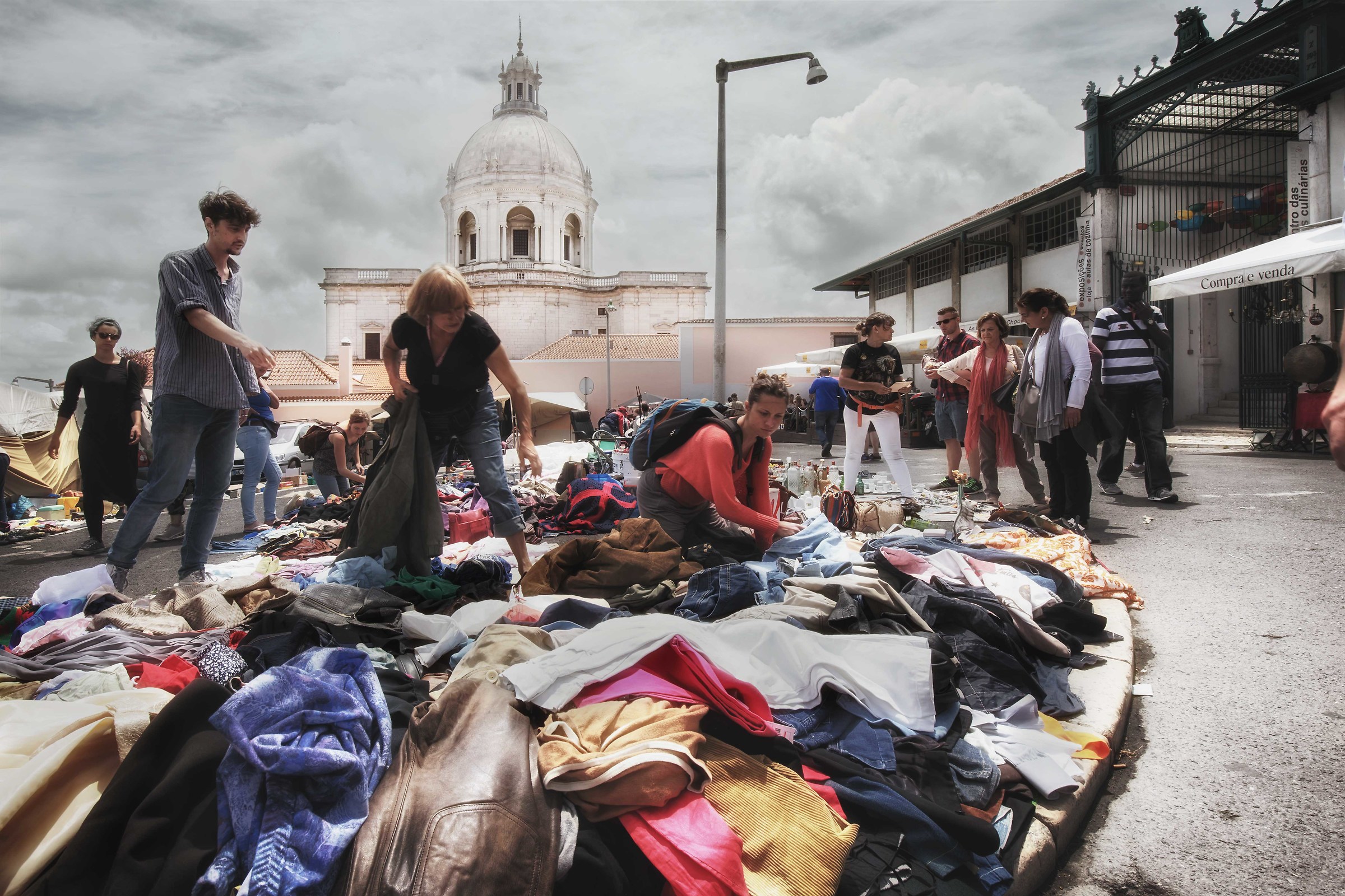 Lisbon-Feira da Ladra (flea market)