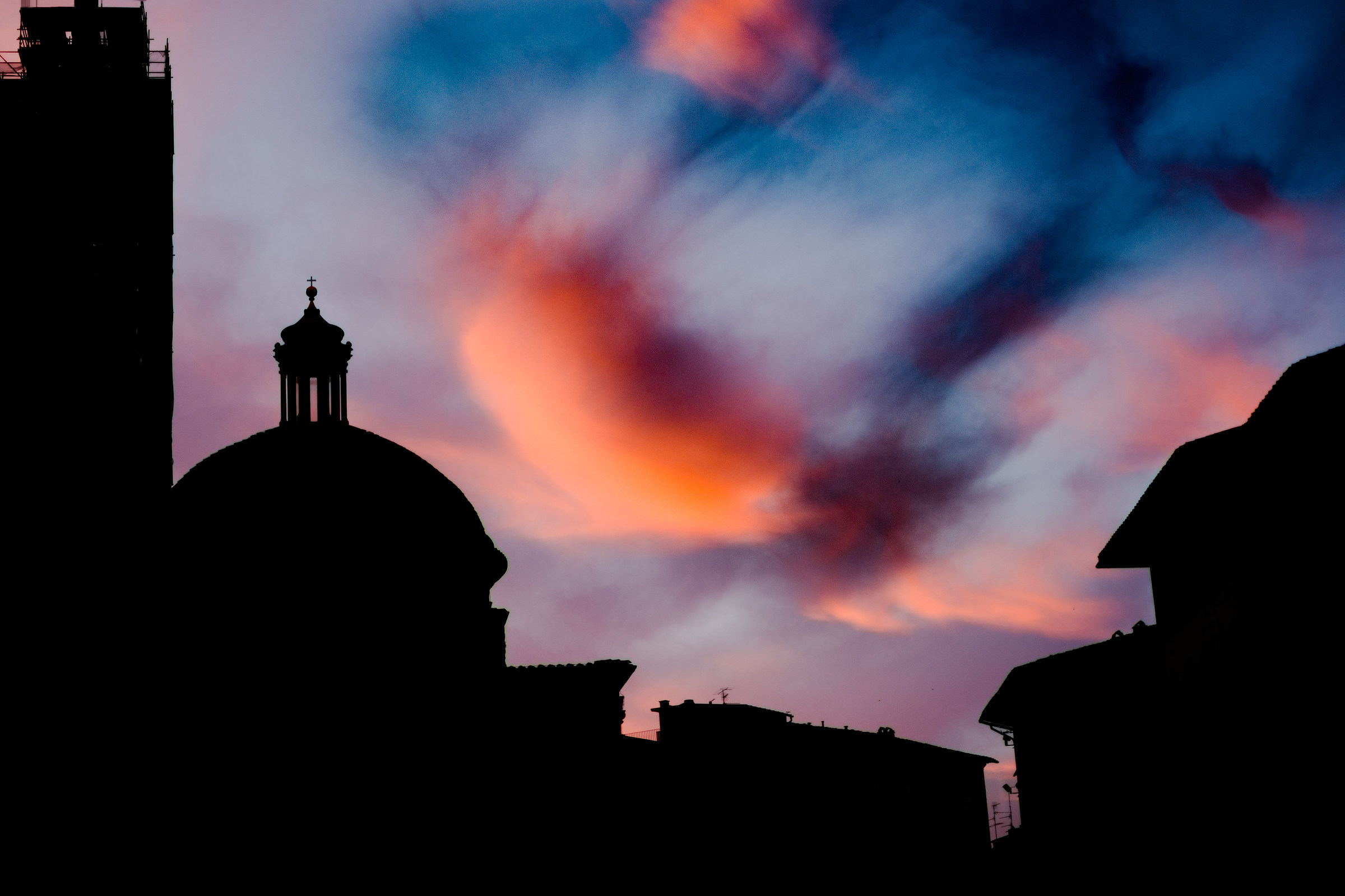 Profili, poco prima dell'ora blu