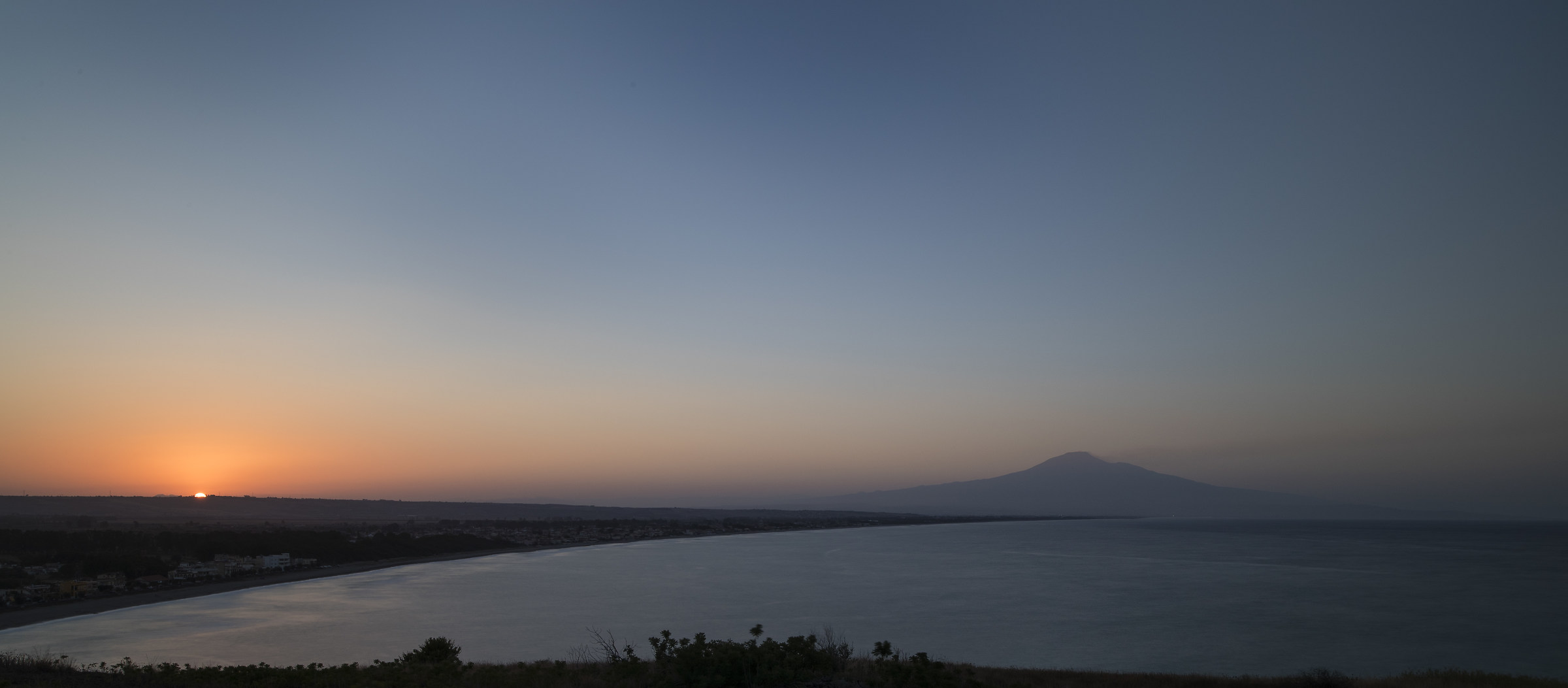 Al tramonto, da Costa Saracena verso l'Etna