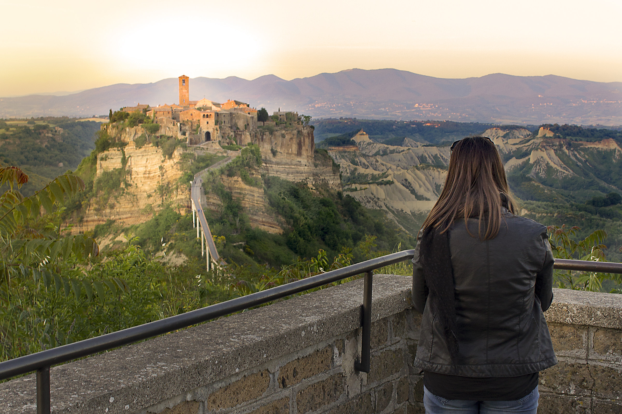 Ammirando il tramonto a Civita