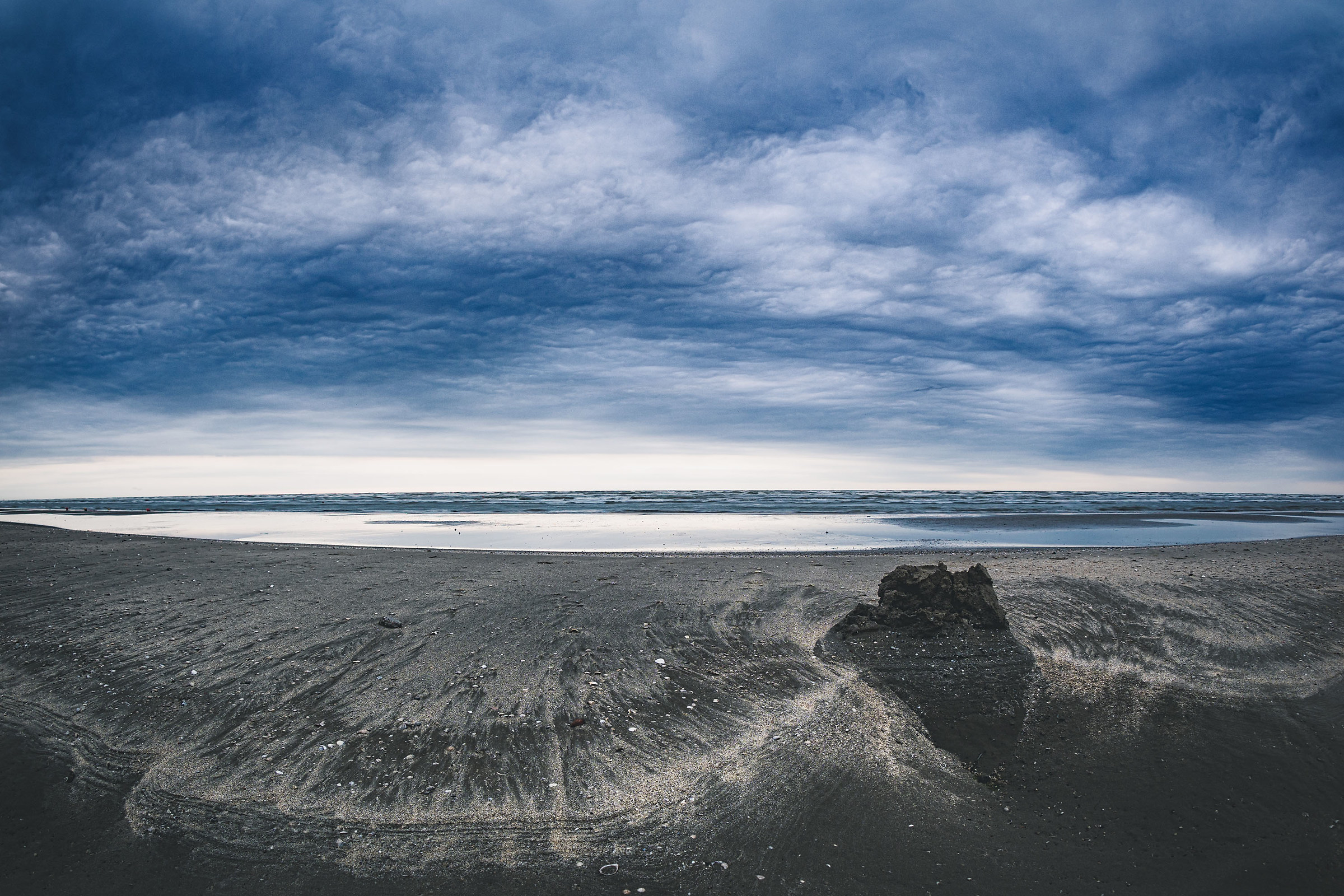 La spiaggia e il cielo