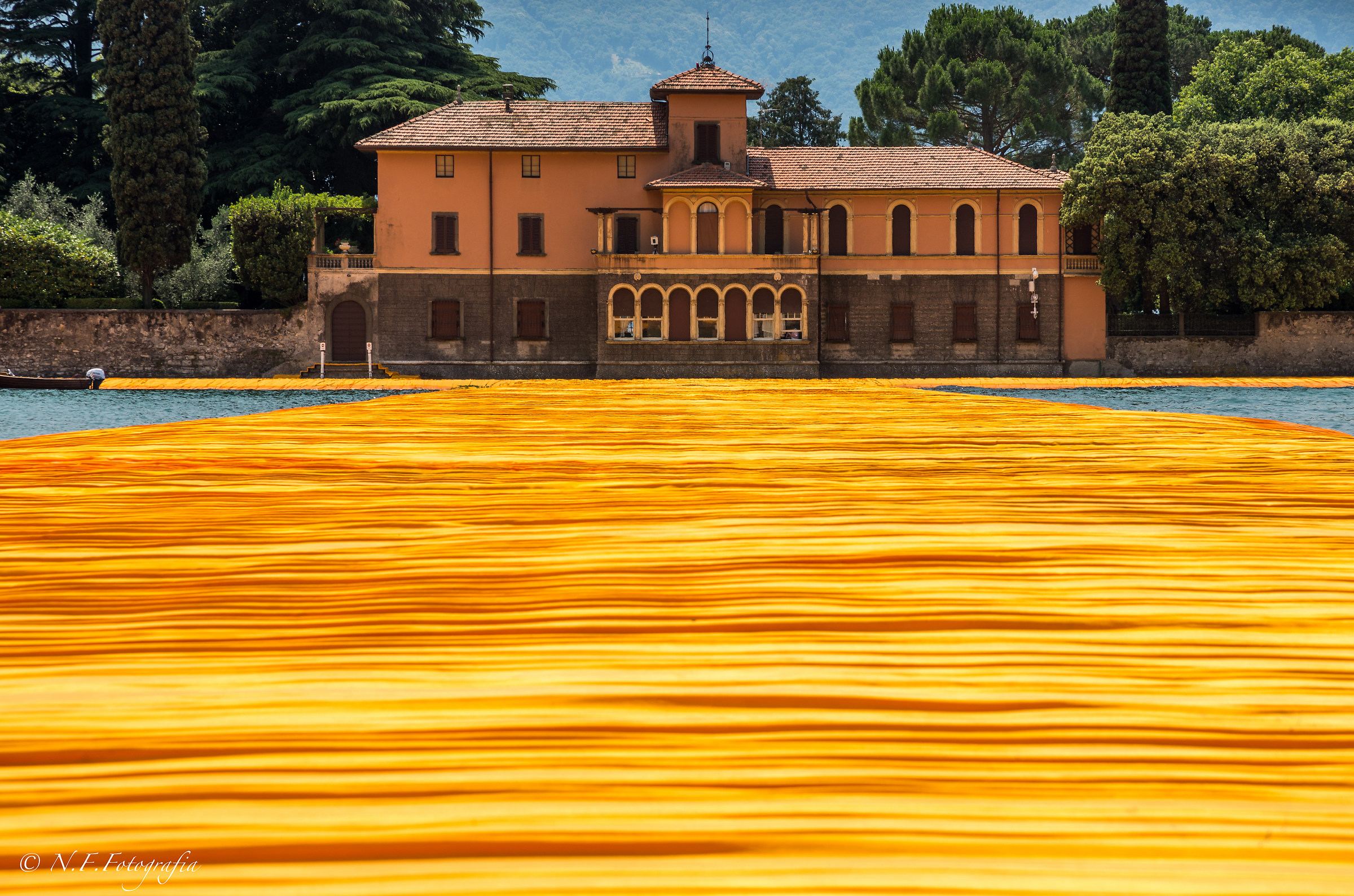 Into the Orange (Floating Piers, Villa Beretta)