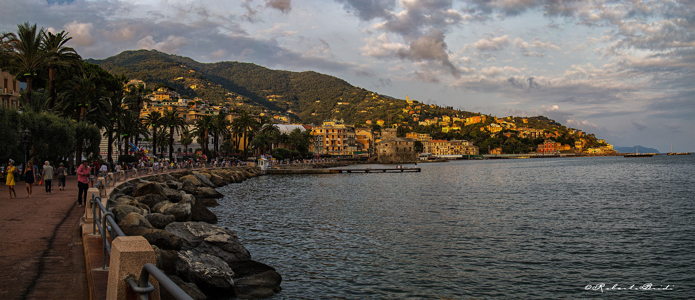 Lungo mare di Rapallo al tramonto