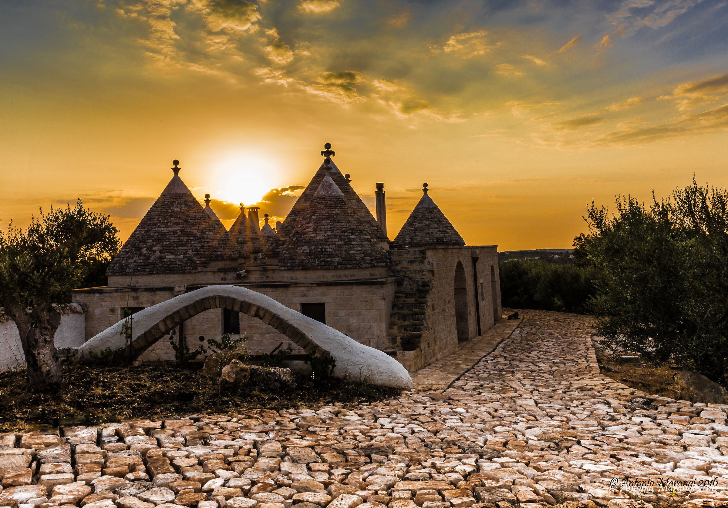 l'alba fra i trulli