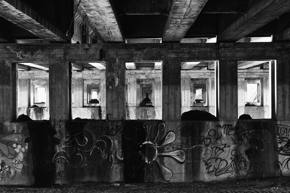 Lo sporco sotto,il rumore sopra