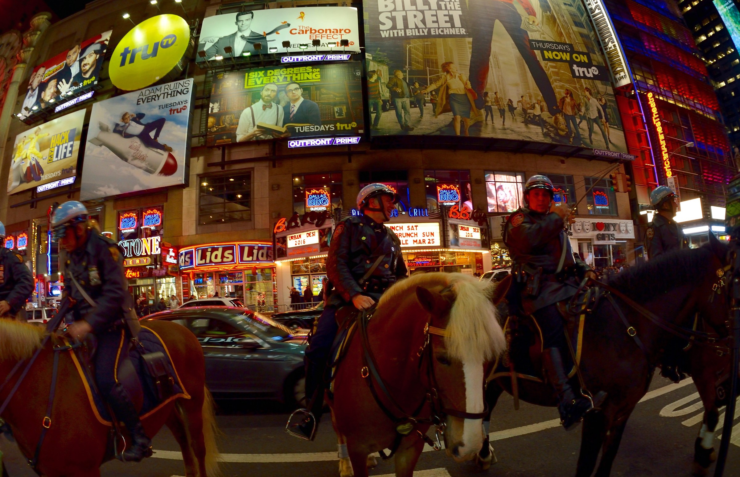 Cop a cavallo a Broadway ....