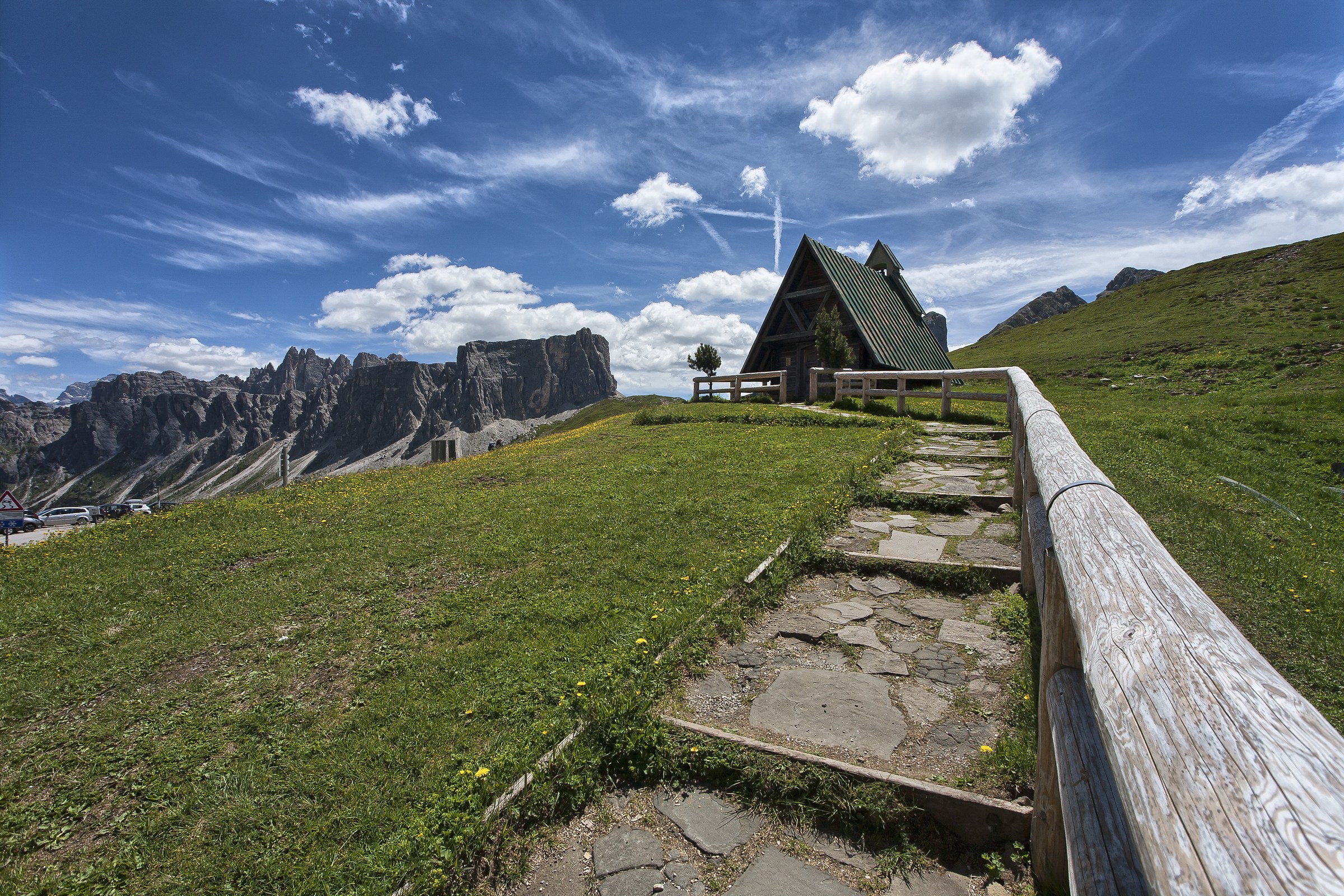 hdr church Passo Giau