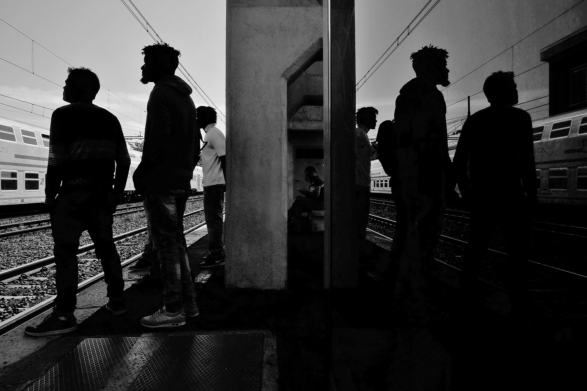 treno in arrivo sul binario 2