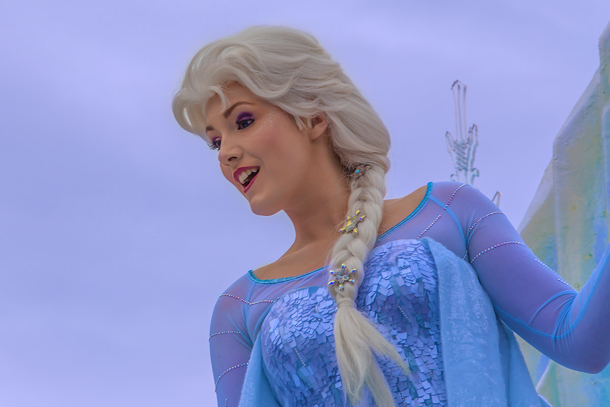 Disneyland Paris Frozen Queen Elsa