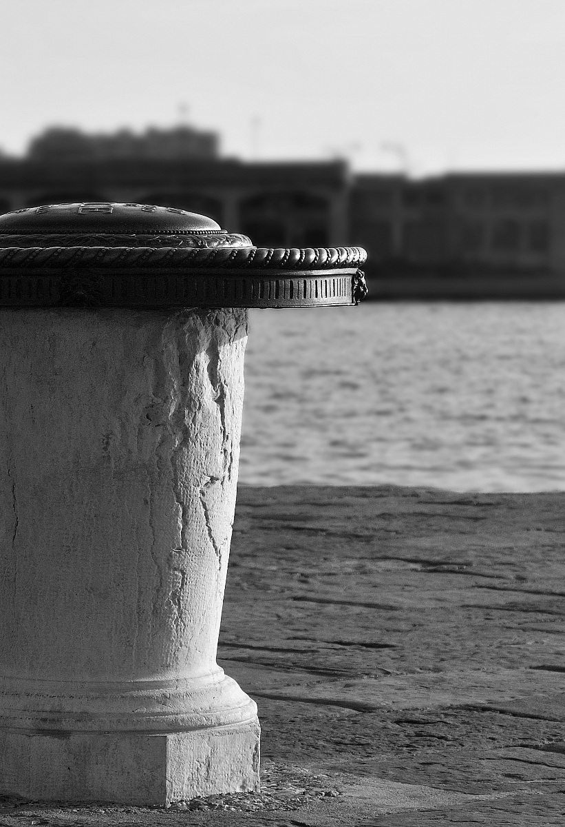 Trieste - Rosa dei Venti sul molo Audace