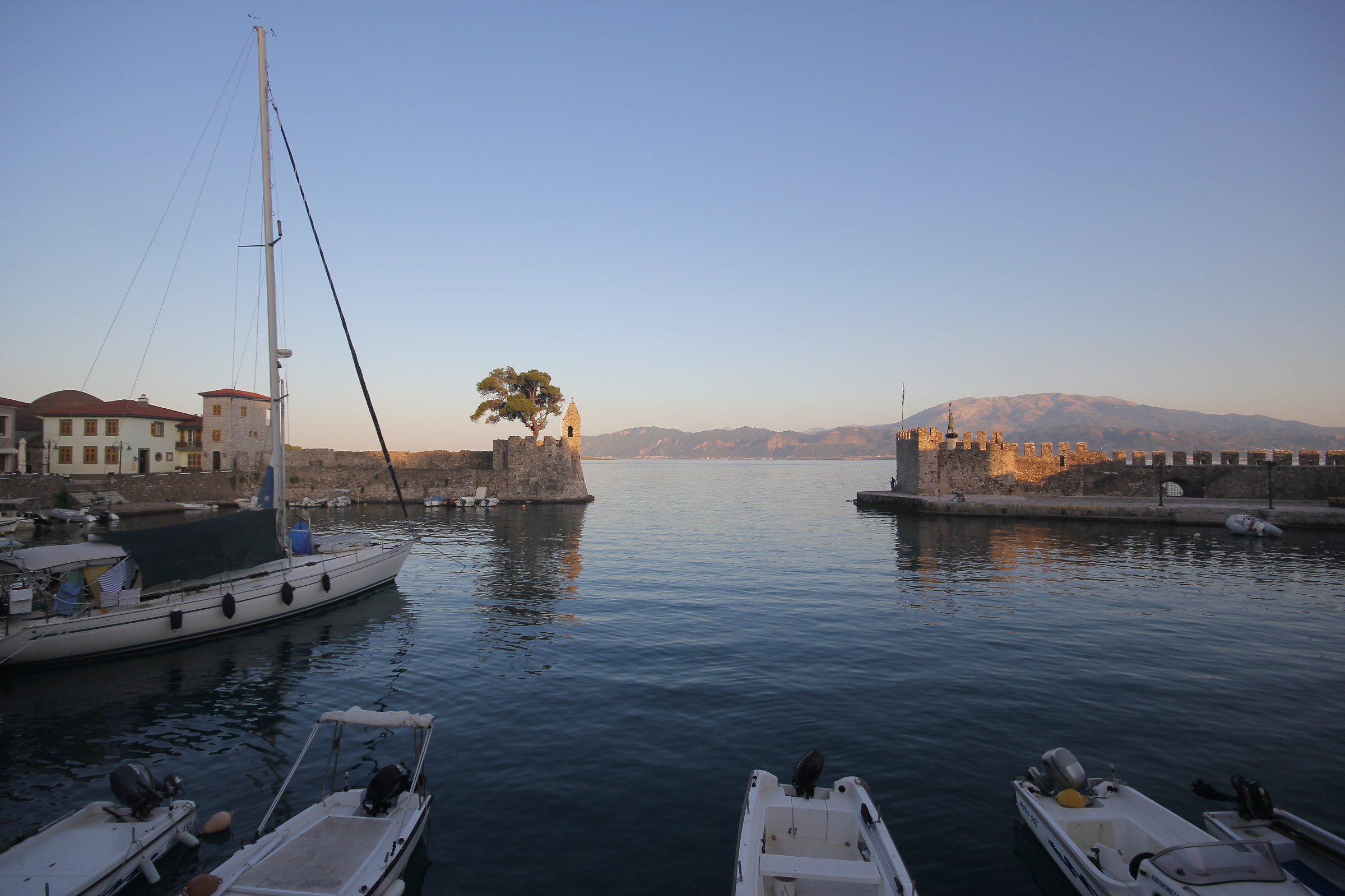 Nafpaktos - una parte del porto (4)
