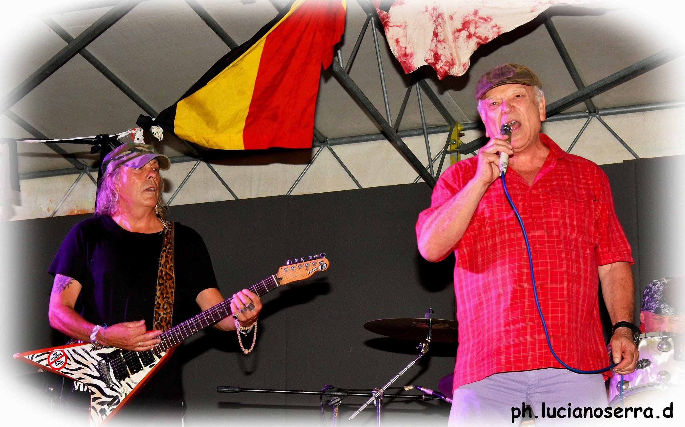 Ricky Portera and Gino Selva on the stage of maroones