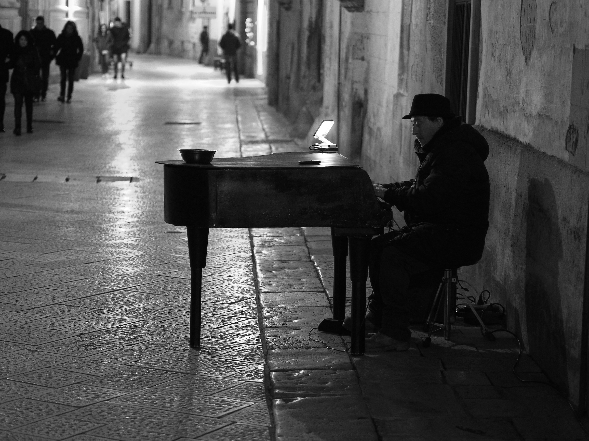 il pianista sulla strada