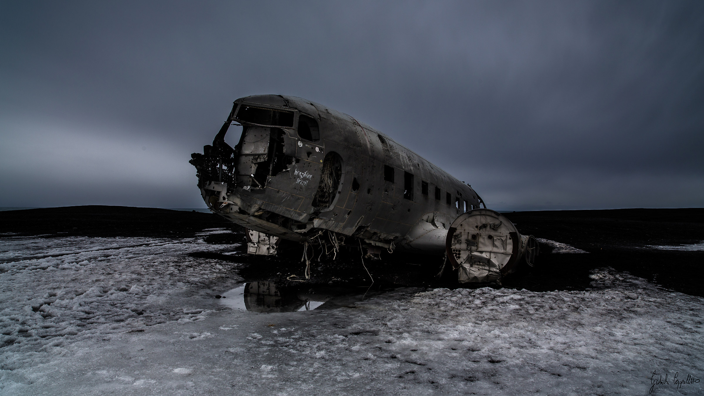 Solitaire on the black beaches