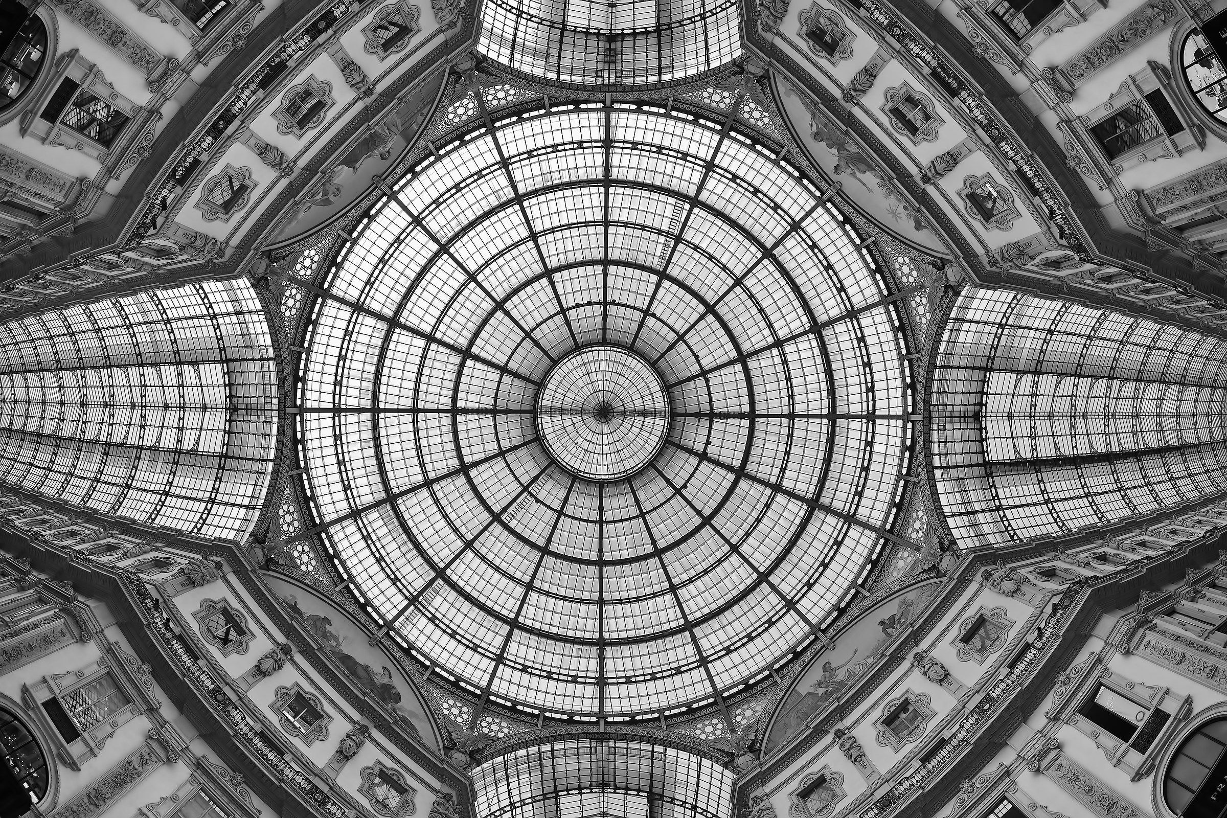 giro in giro in Galleria Vittorio Emanuele