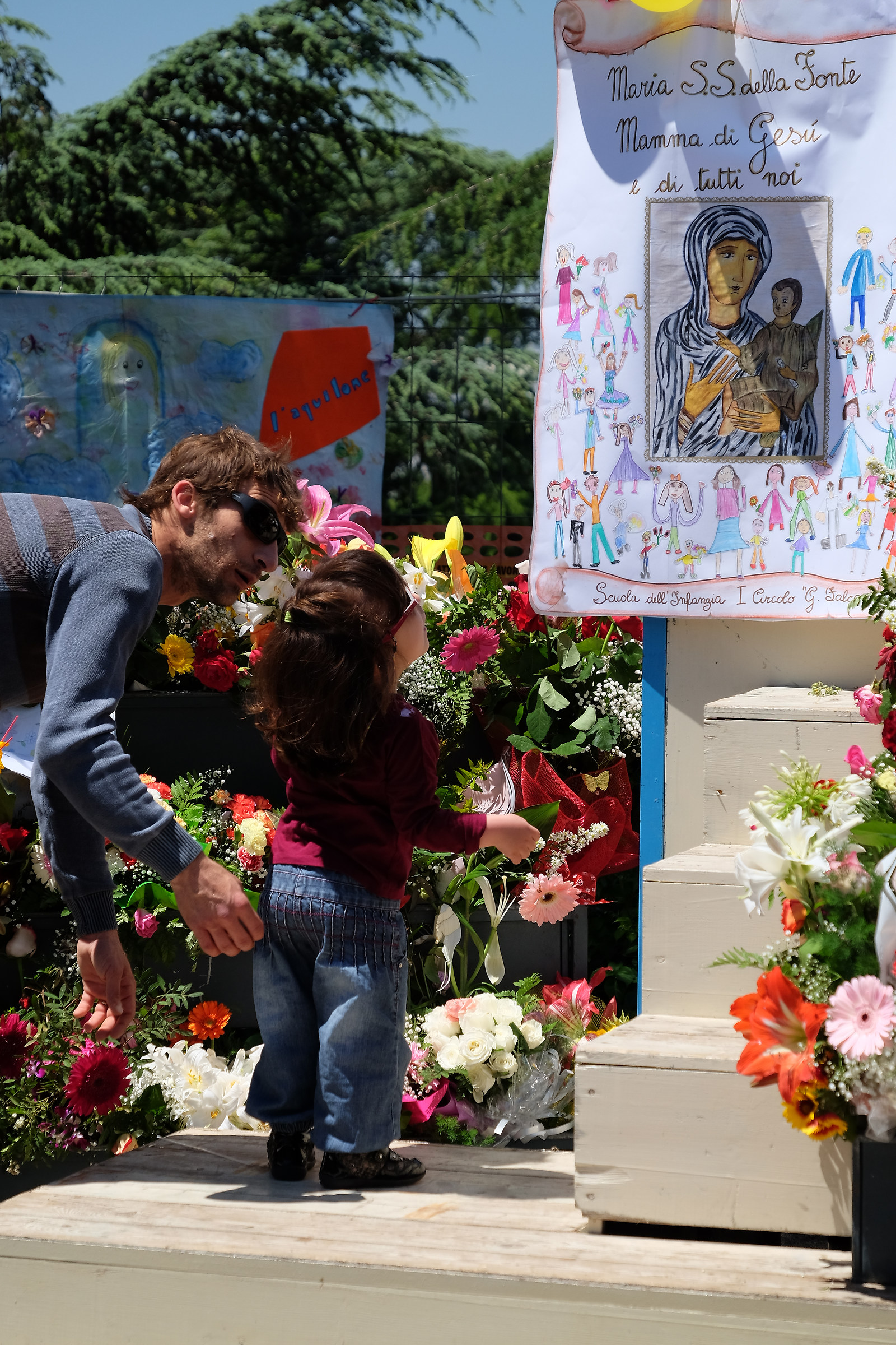 Little girl with father and framework