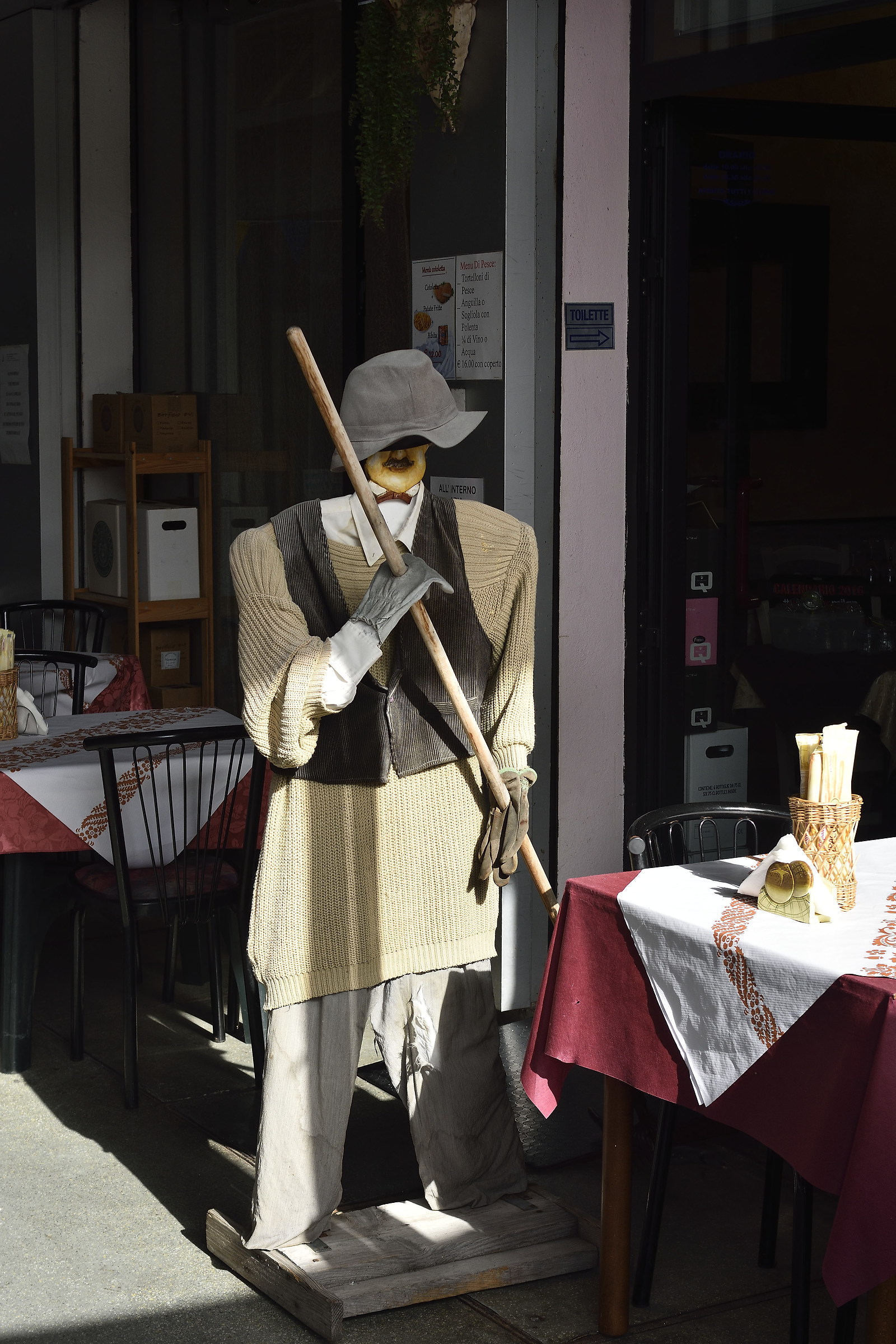 ,,, Venghino, venghino, Ladies and Siori ...