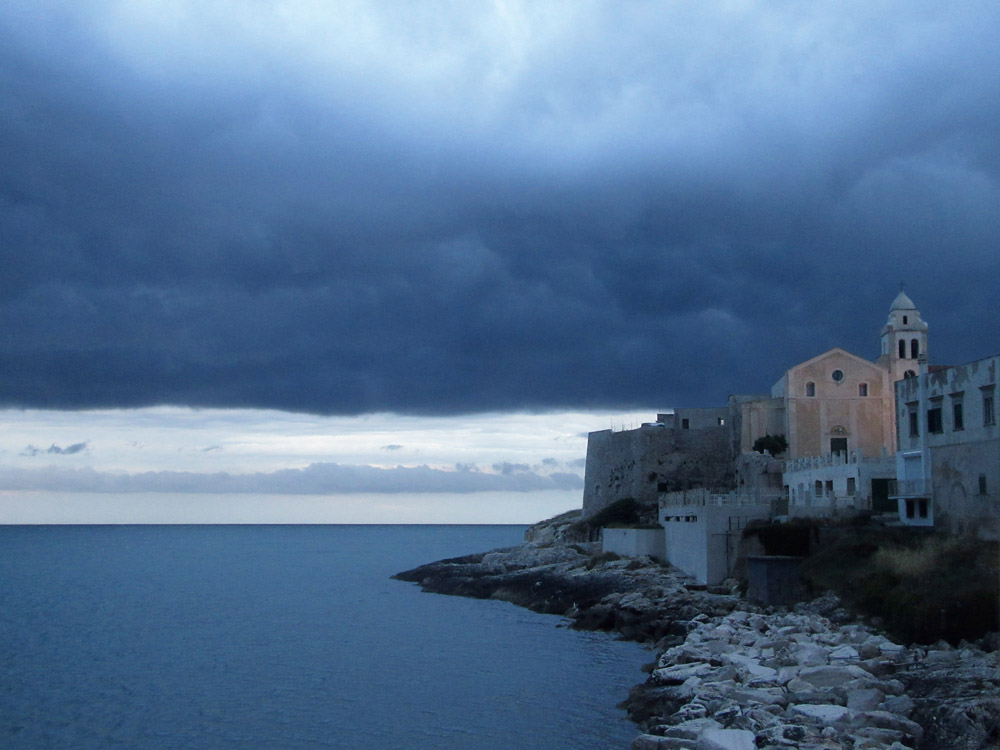 (1) Storm coming in Vieste