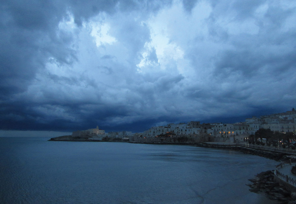 (2) Storm coming in Vieste