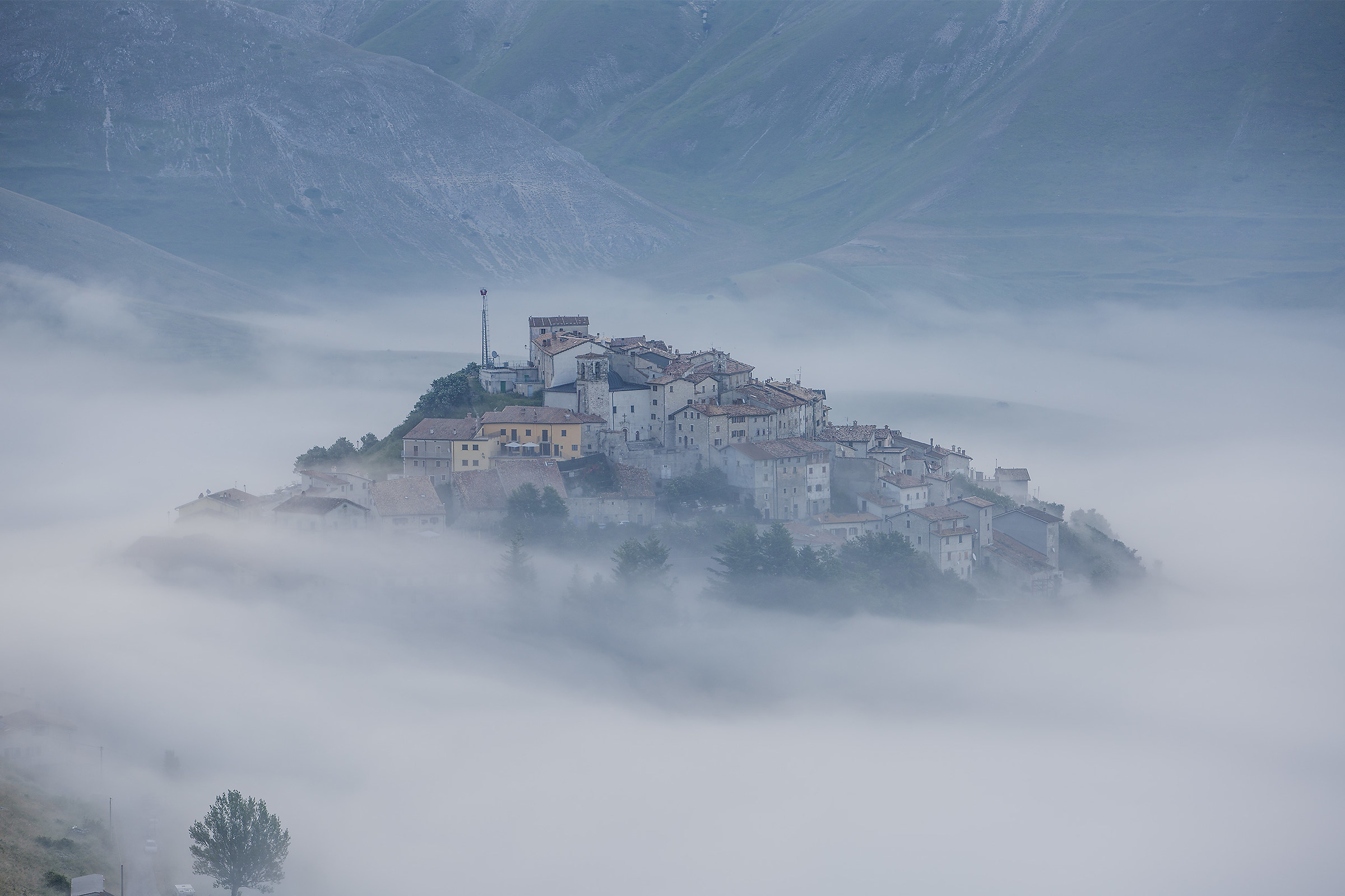 Castelluccio through the fog
