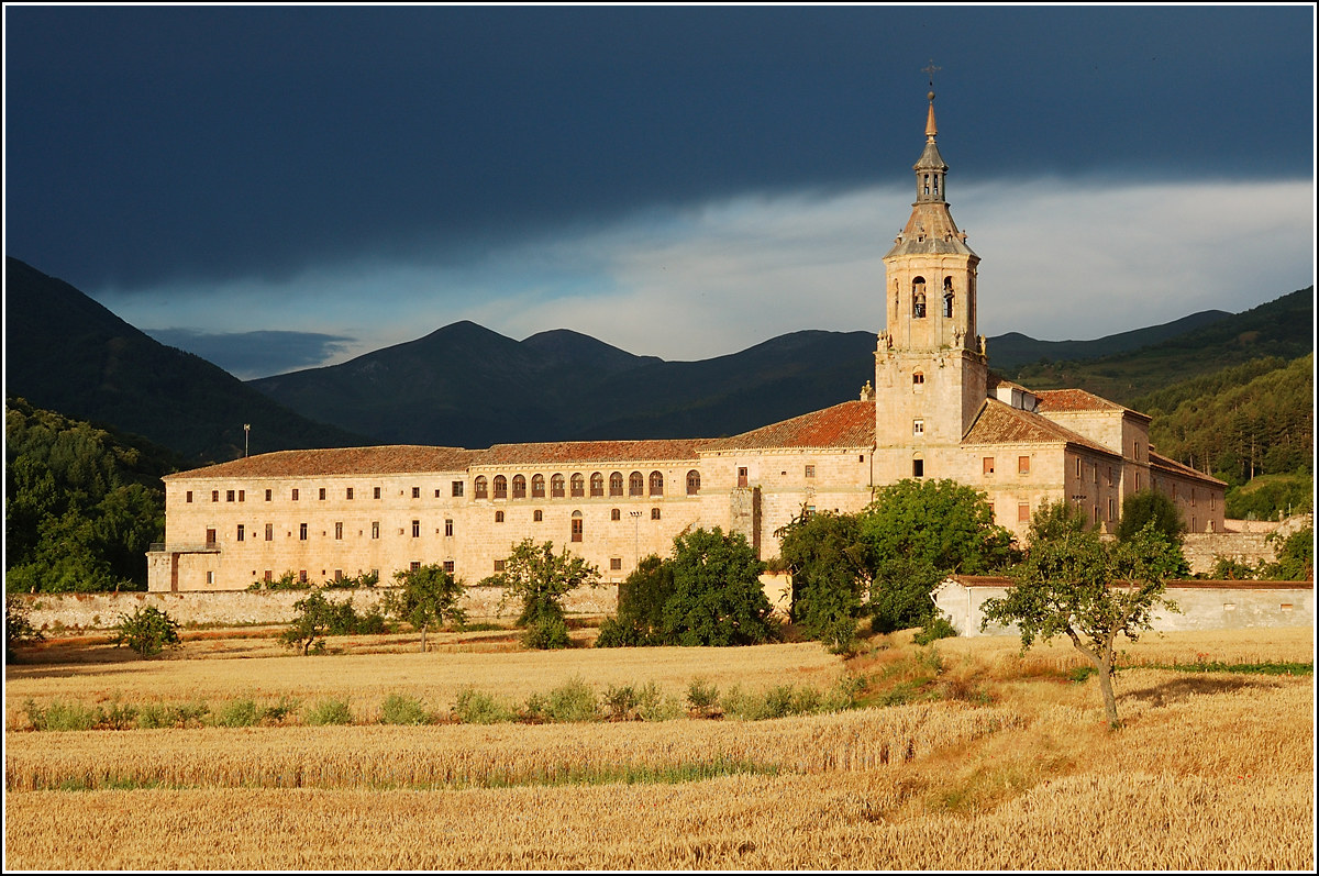 Waiting for the storm. Monasterio de San Millan de Yuso