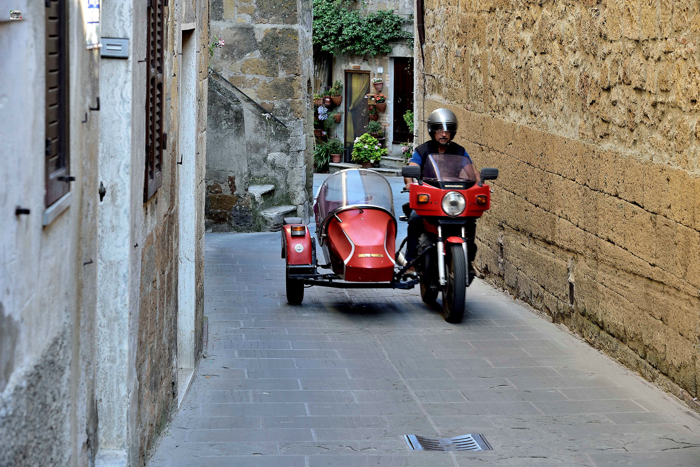 nei vicoli del borgo