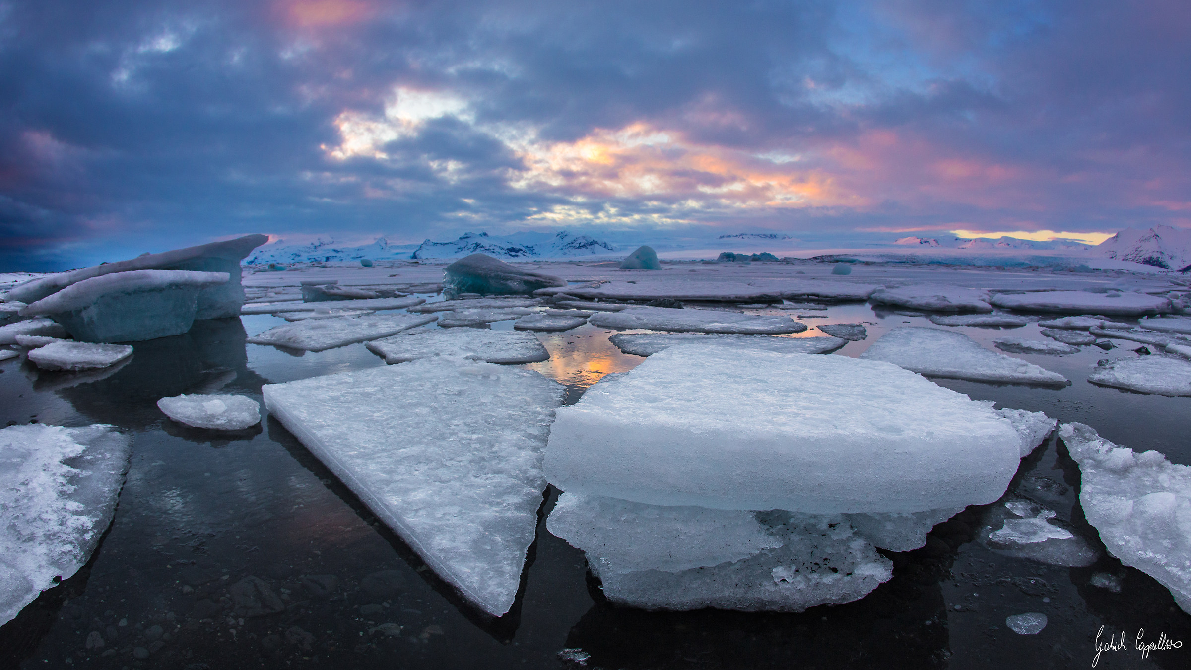 The fire in the sky and in the glacial lagoon