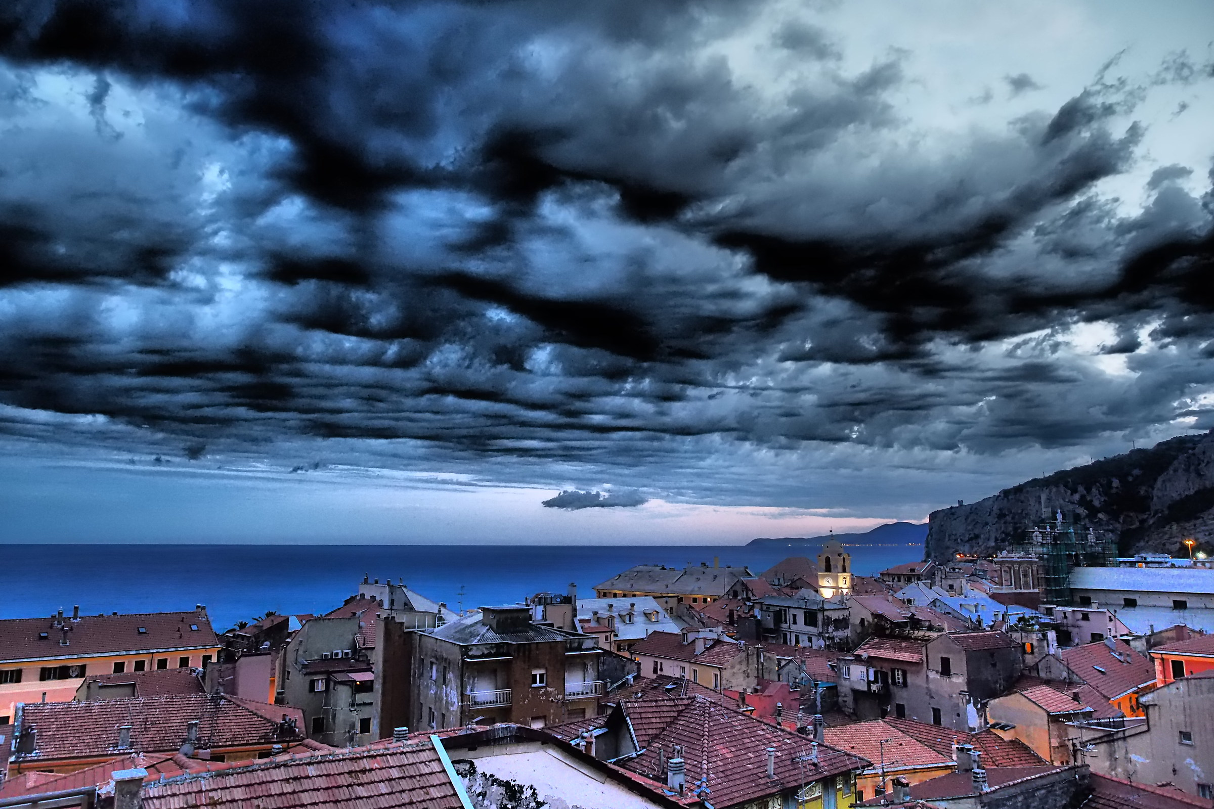 dramatic sunset ... towards Nice.